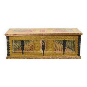 Coffre de mariée en folk art peint antique