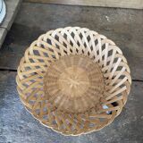 Natural fine wicker basket with a diameter of 20 cm.