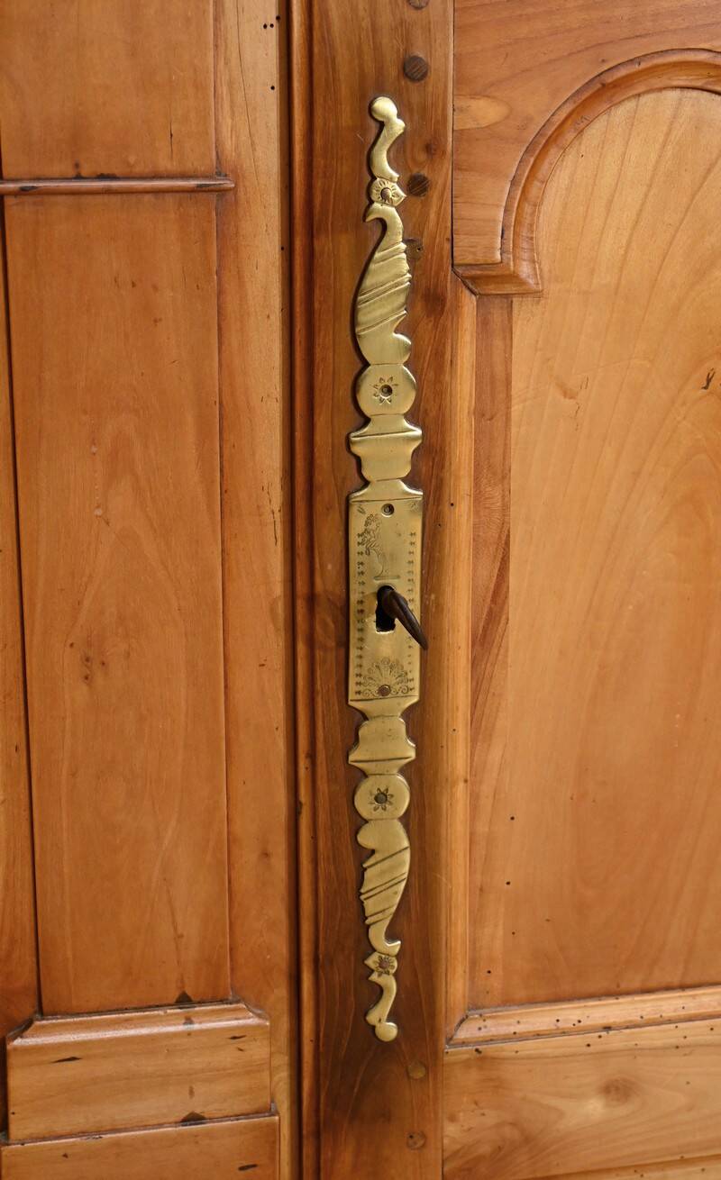 Louis XV style blond cherry wood sideboard – mid-19th century