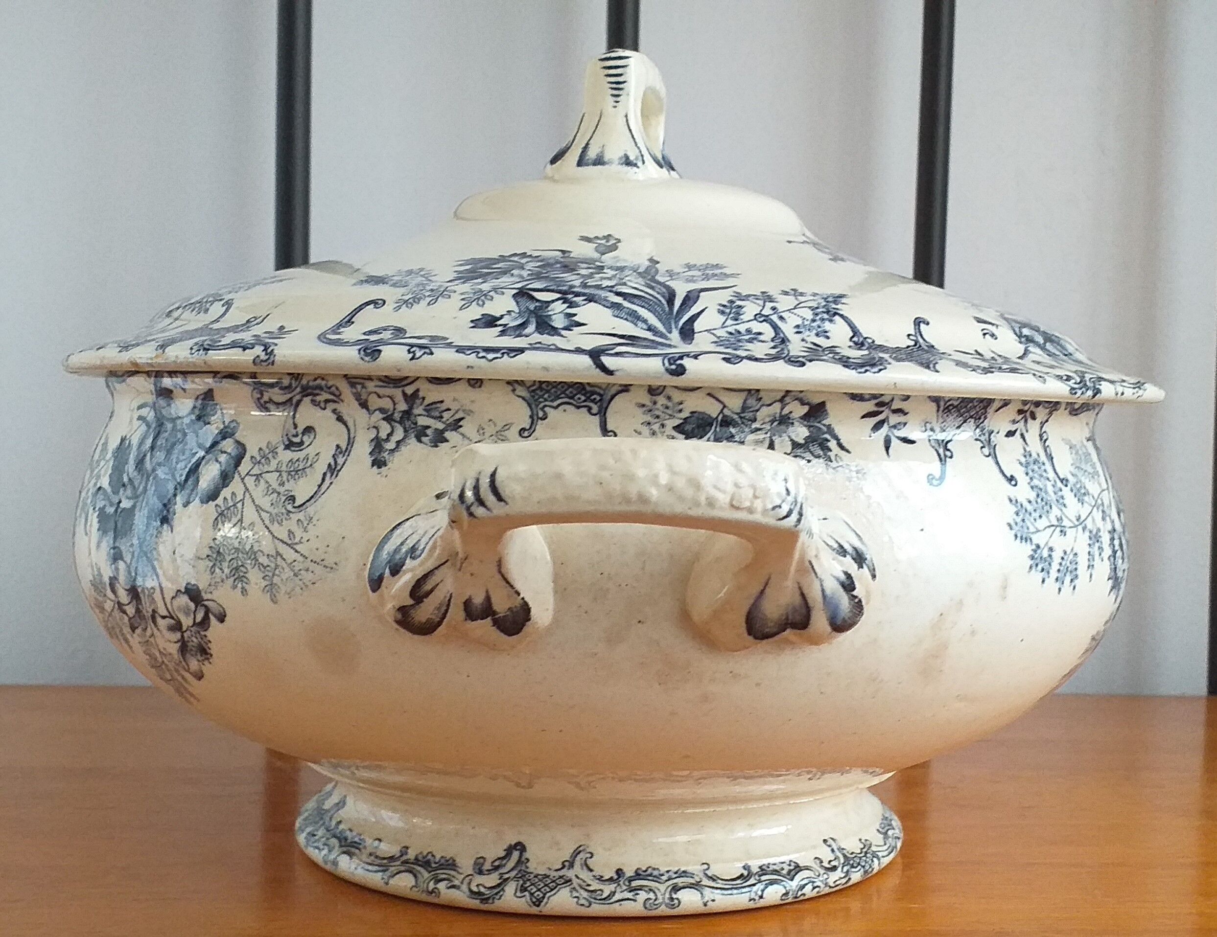 Porcelain soup pot iron earth H. Boulenger model Floréal