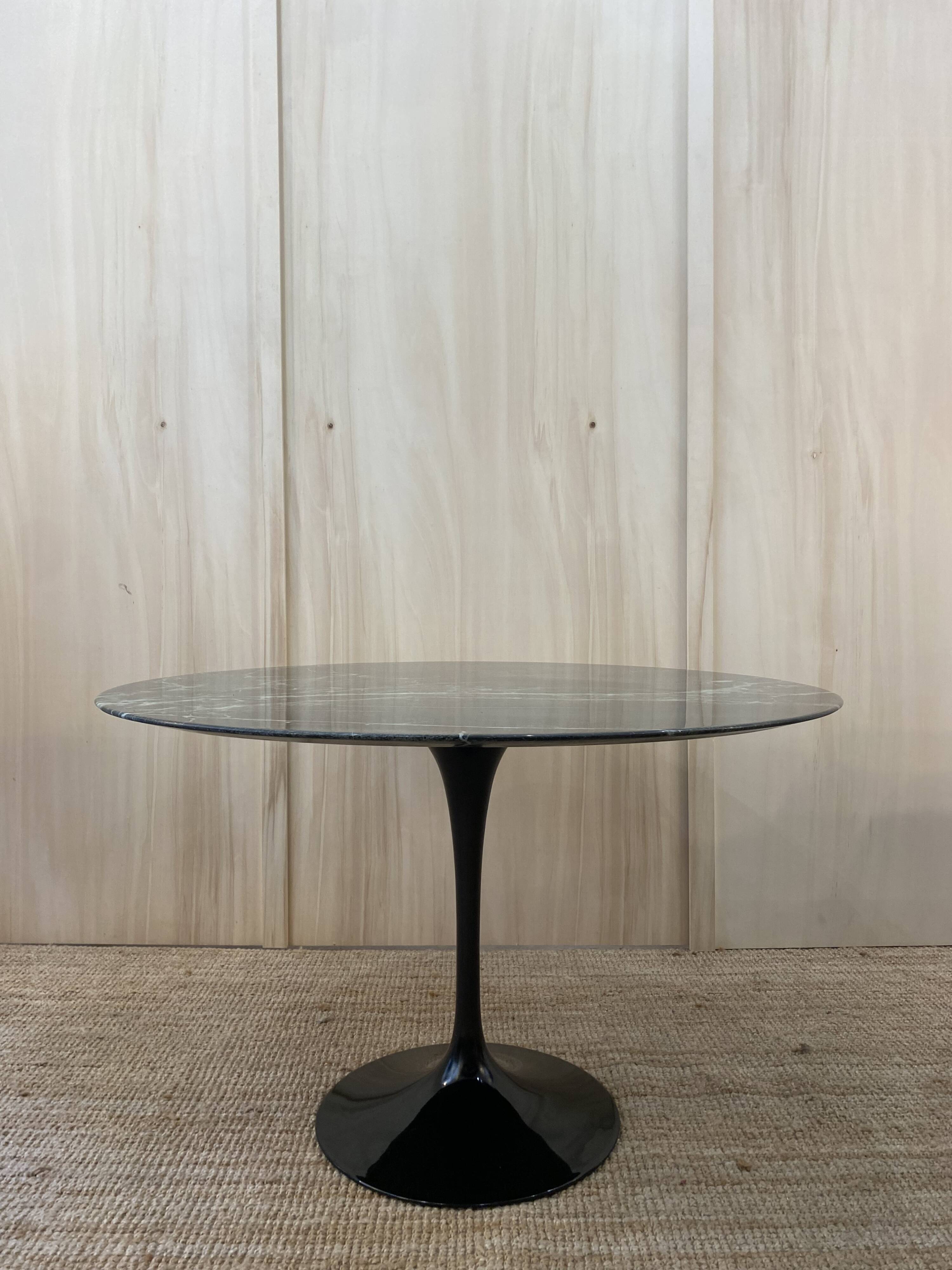 KNOLL round TULIP table in marble by Eero Saarinen