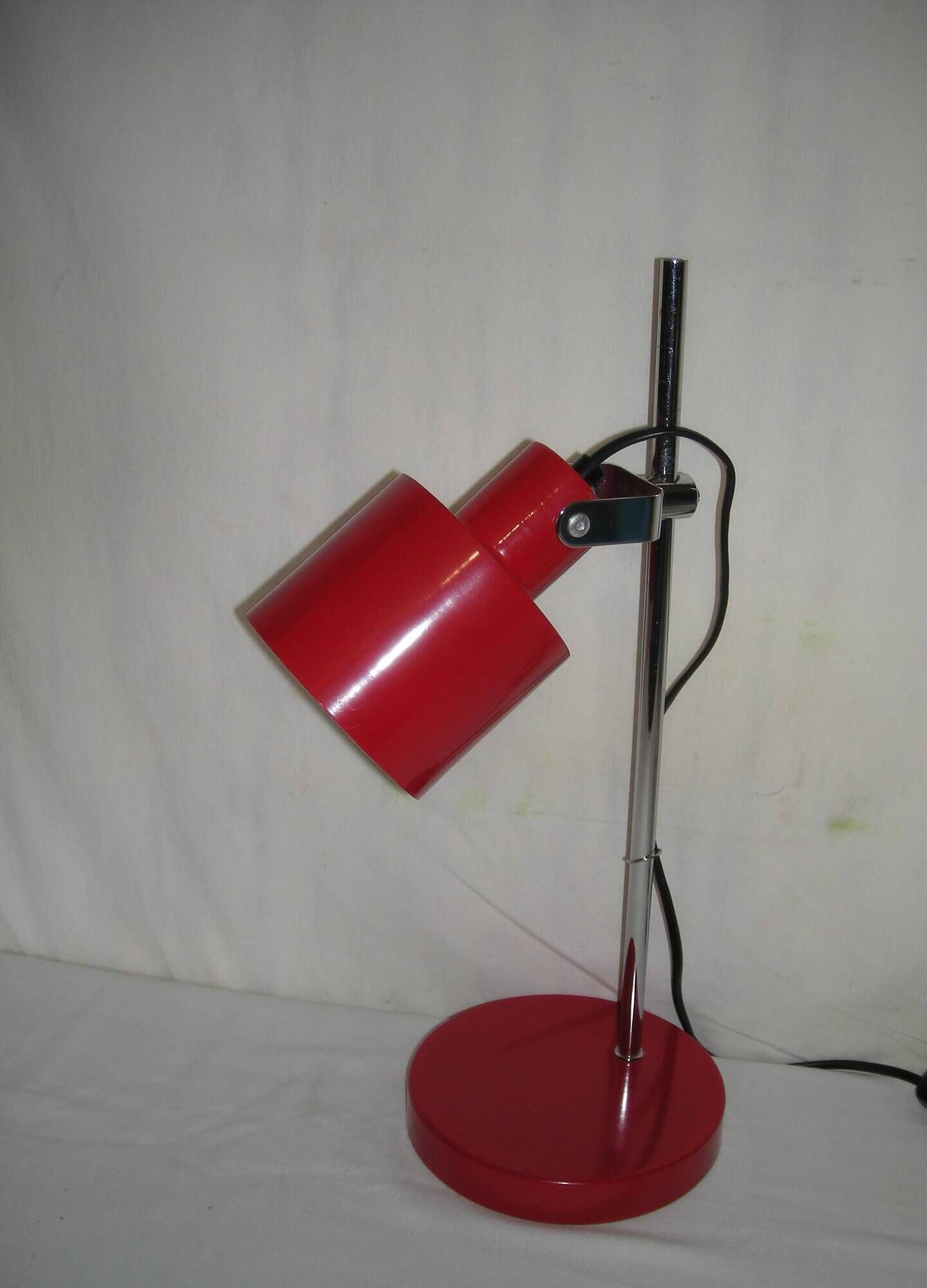 Sliding red desk lamp from the 1970s.