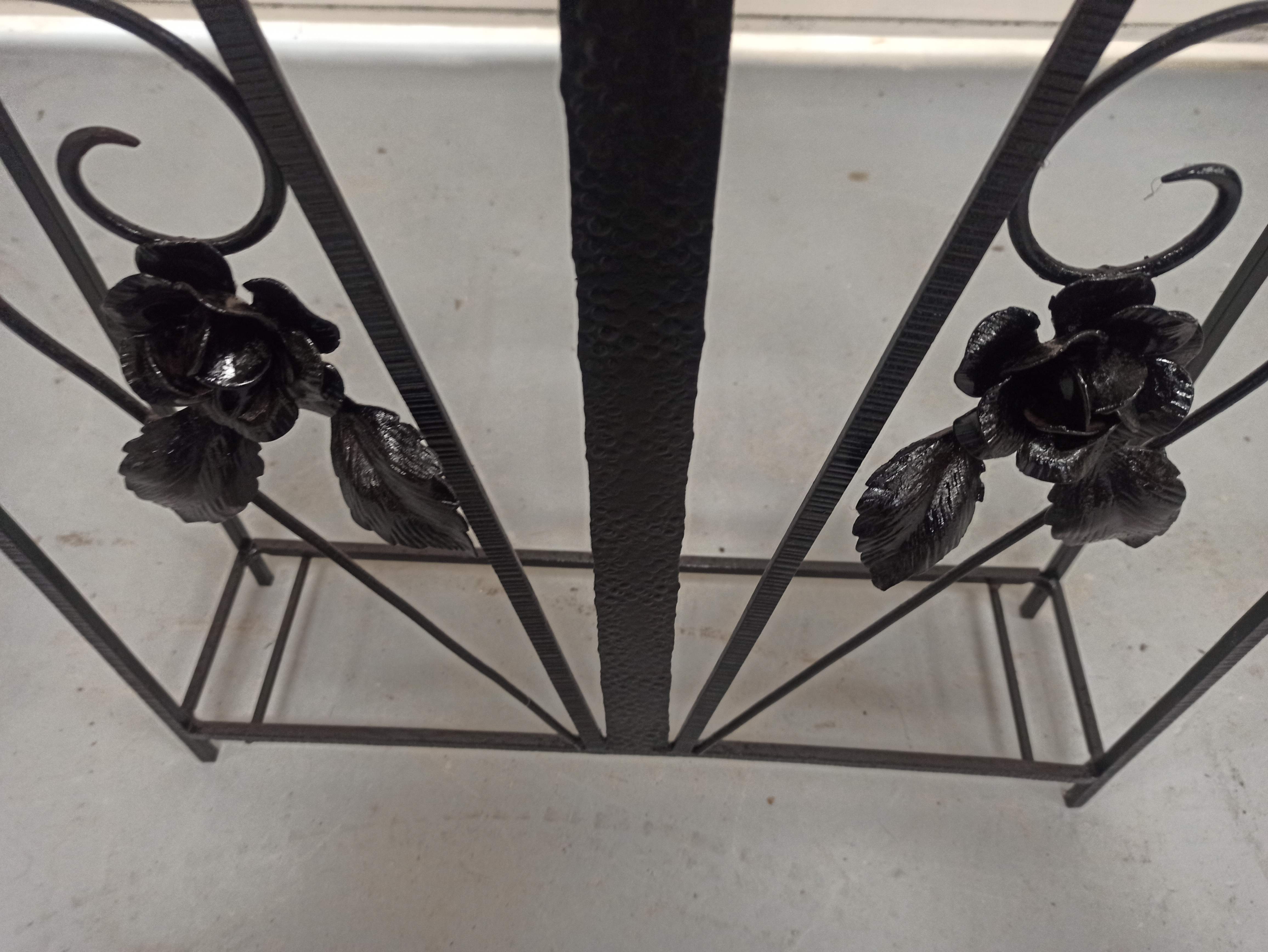Pink-decorated iron umbrella door.