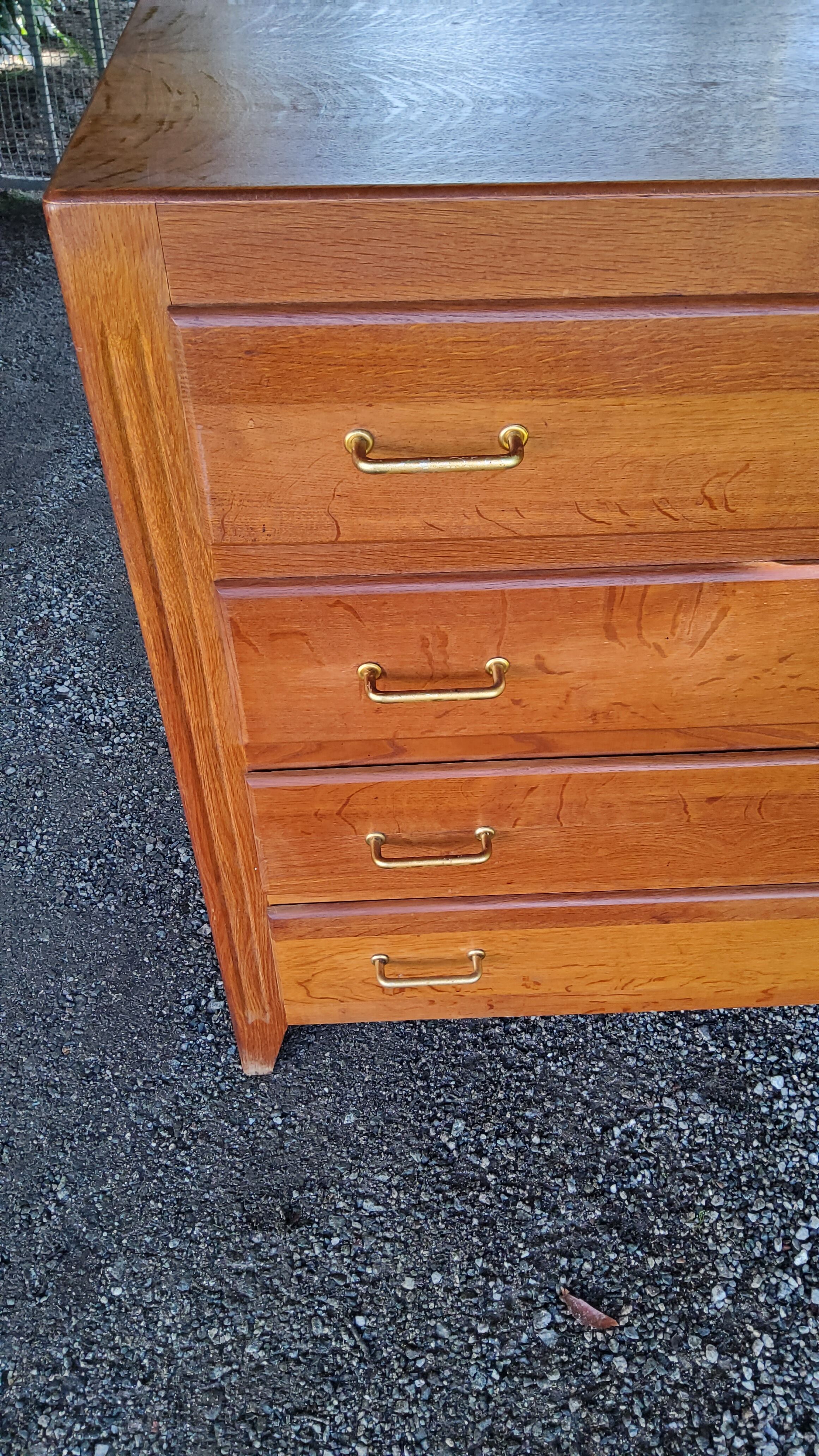 Chest of drawers of the 50s in oak compass feet 4 drawers