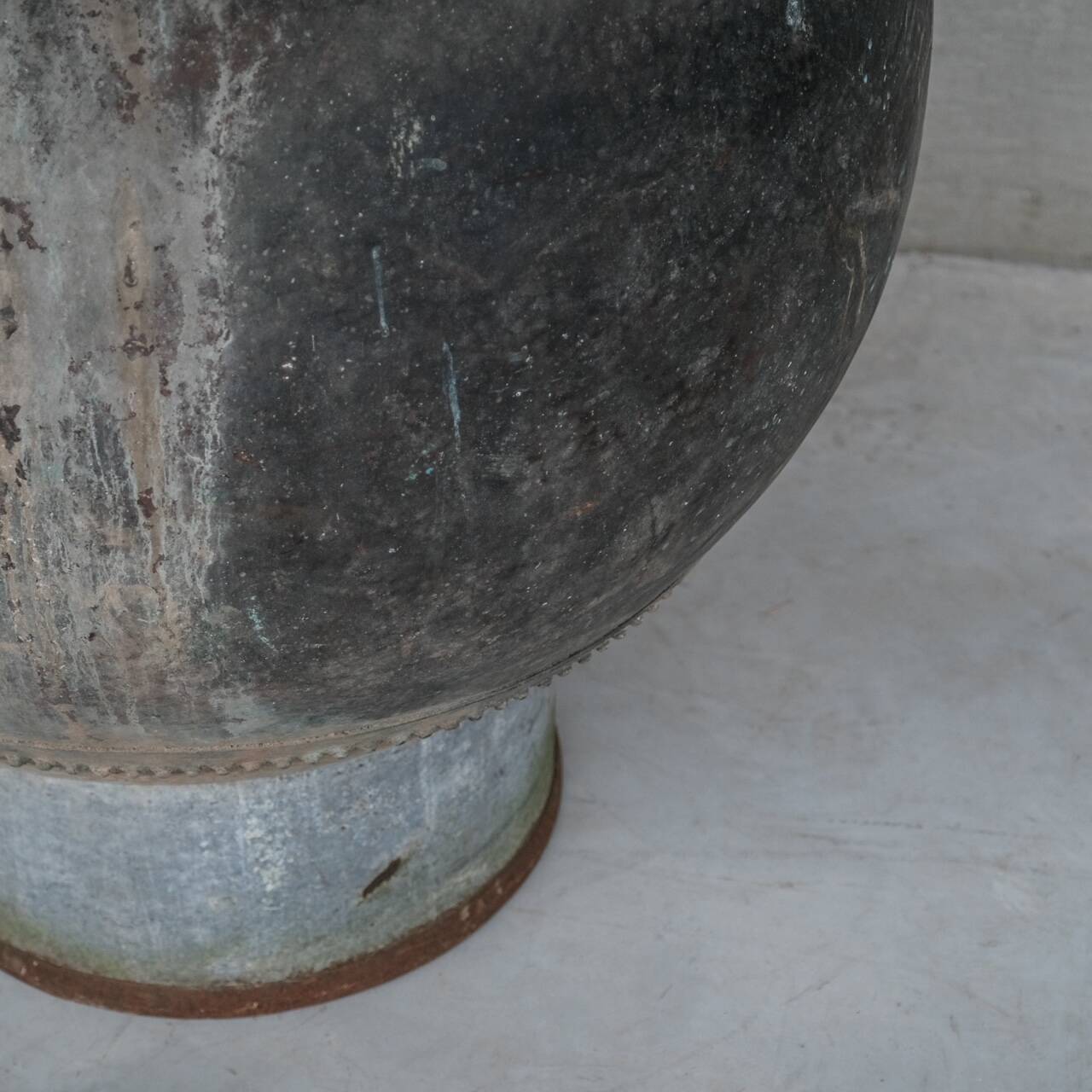 Pot, jardinière en cuivre antique, France