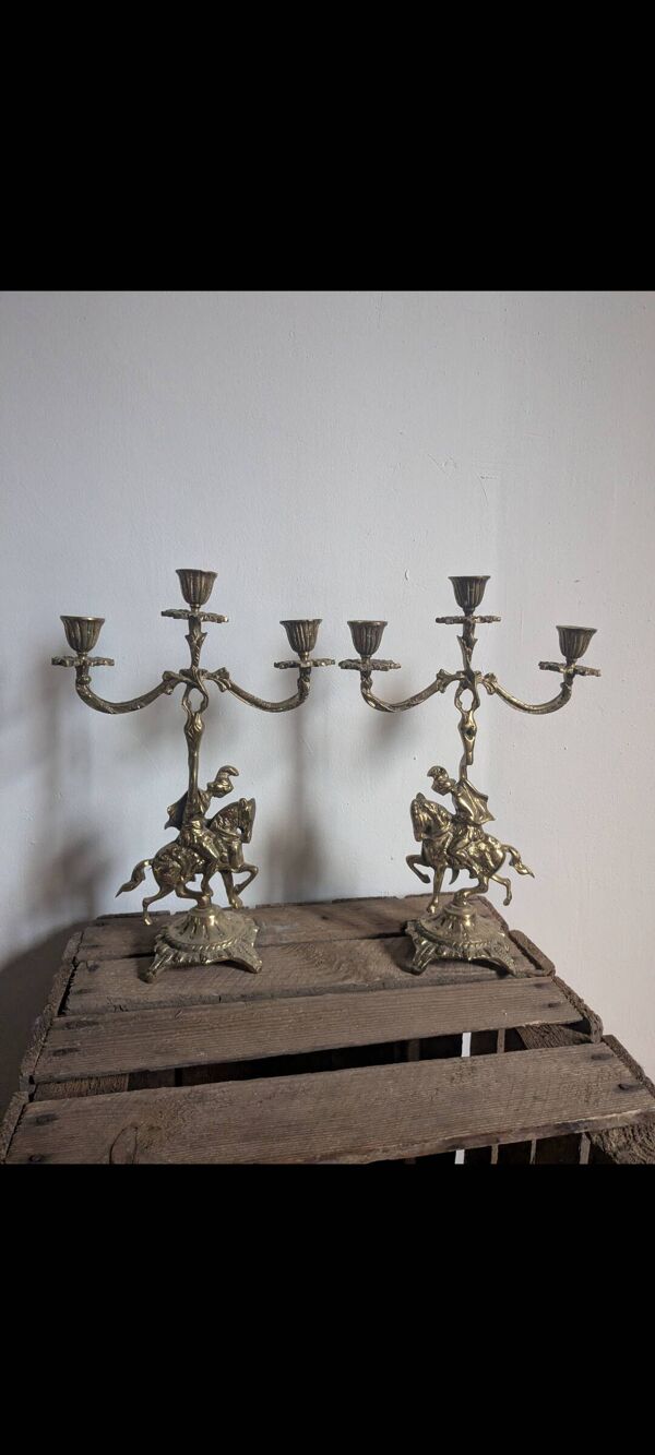 Paire de Candélabres laiton massif chevalier troubadour