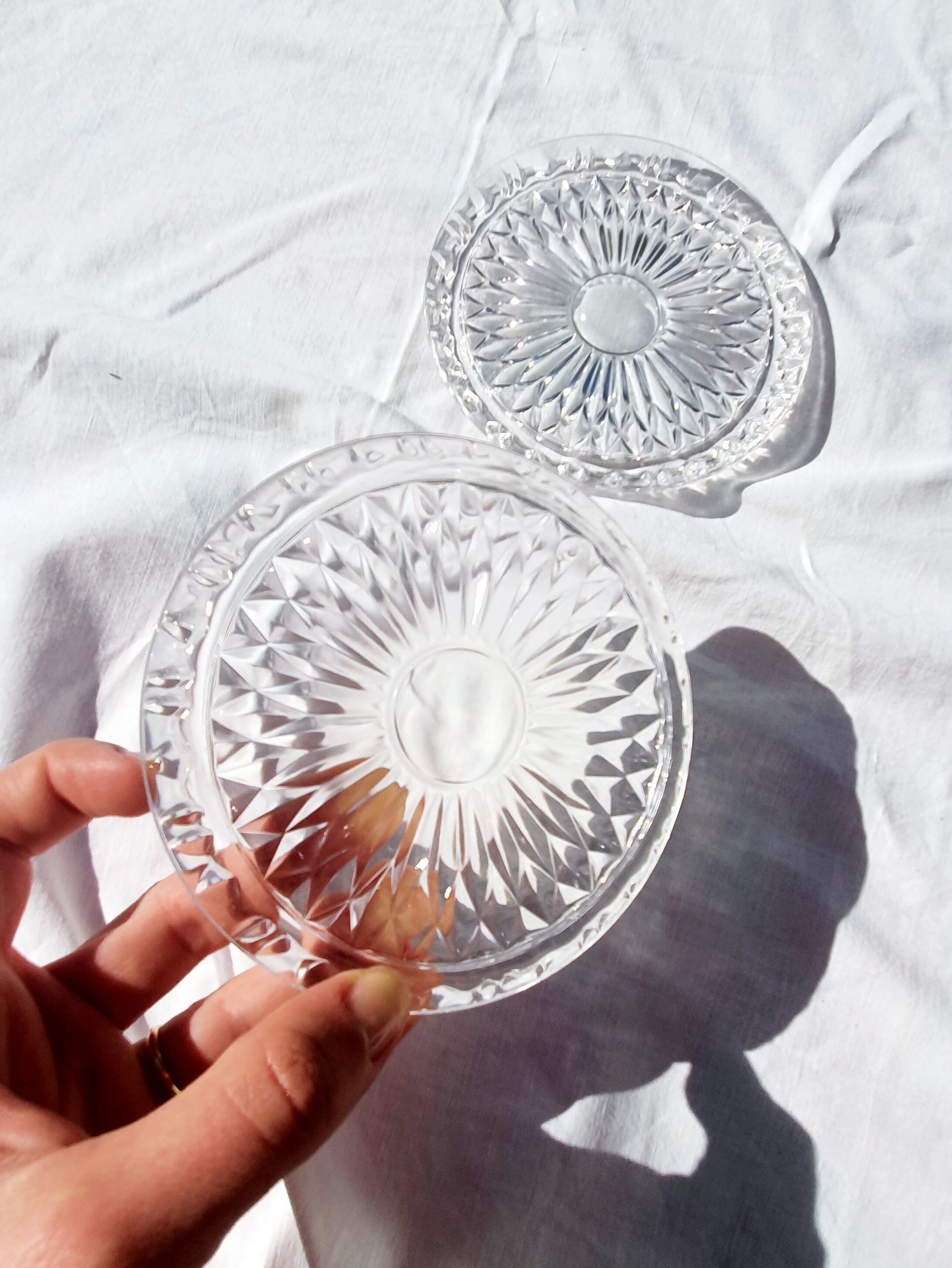 Duo dessous de bouteille en verre ciselé