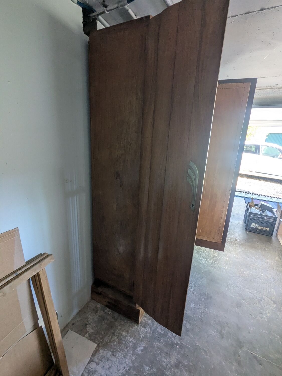 Wardrobe with mirror