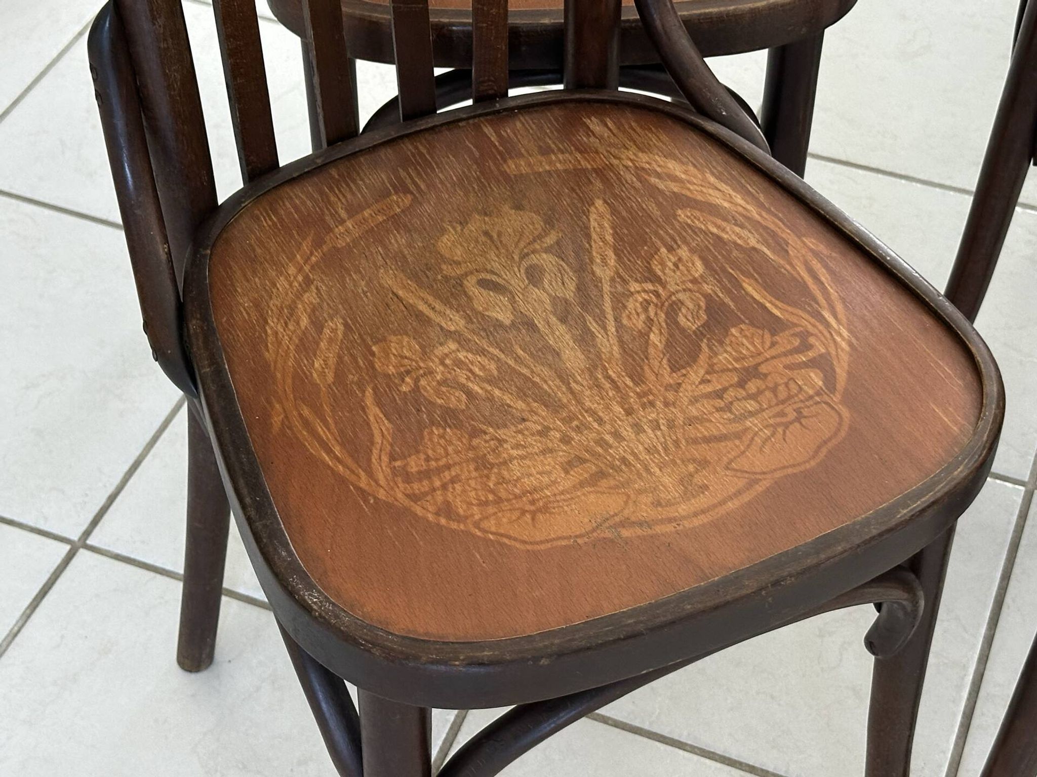 Suite de 4 chaises de bistrot vintage années 1960