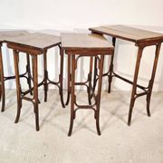 Ensemble de 4 tables gigognes en bois cintré Thonet