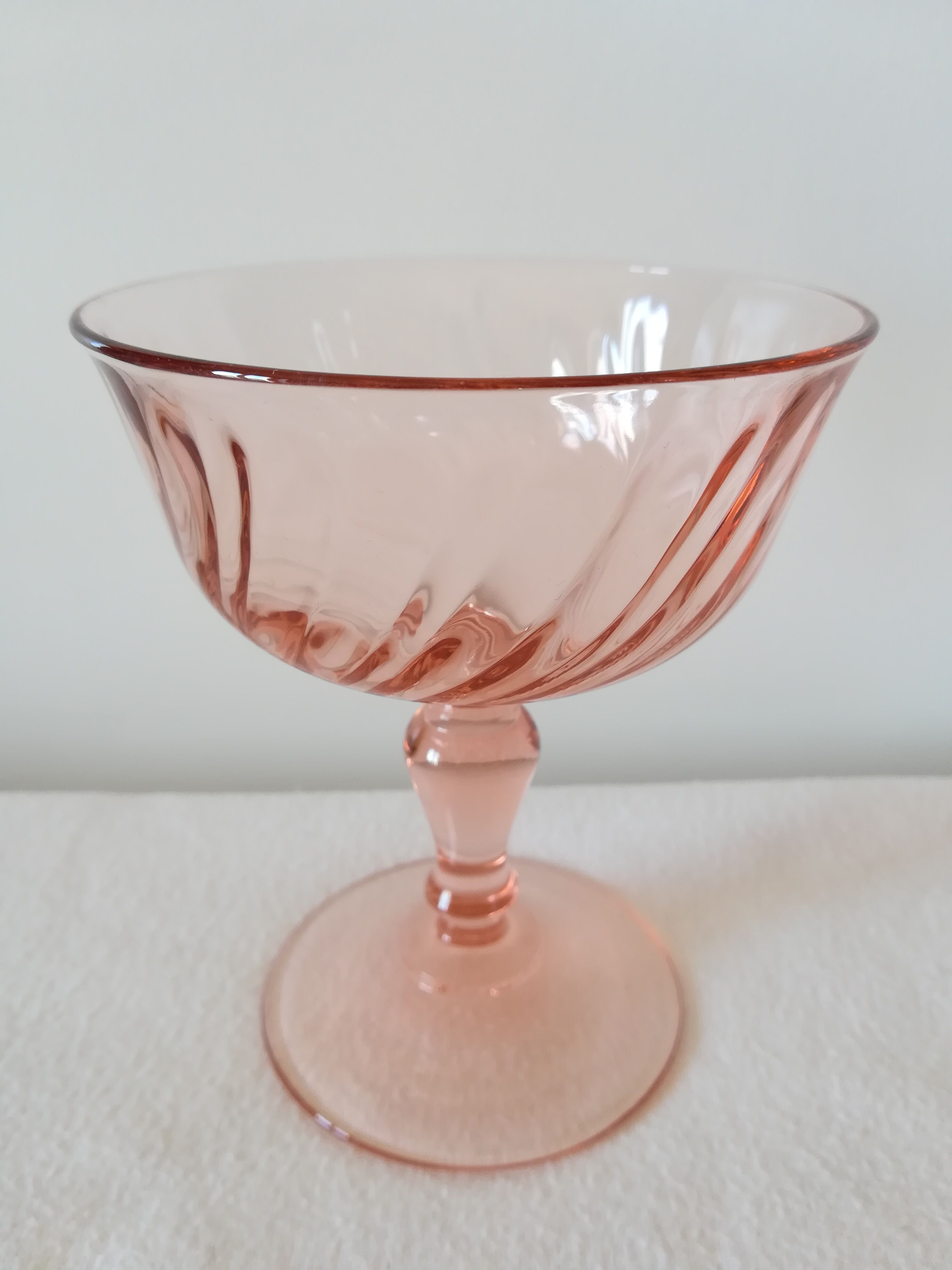 Suite of 6 pink cups