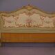 Cadre de lit en bois laqué décors floraux années 1950 style Louis XV