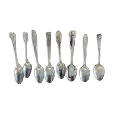 8 cuillères à soupe en métal argenté dont une monogrammee christofle art deco