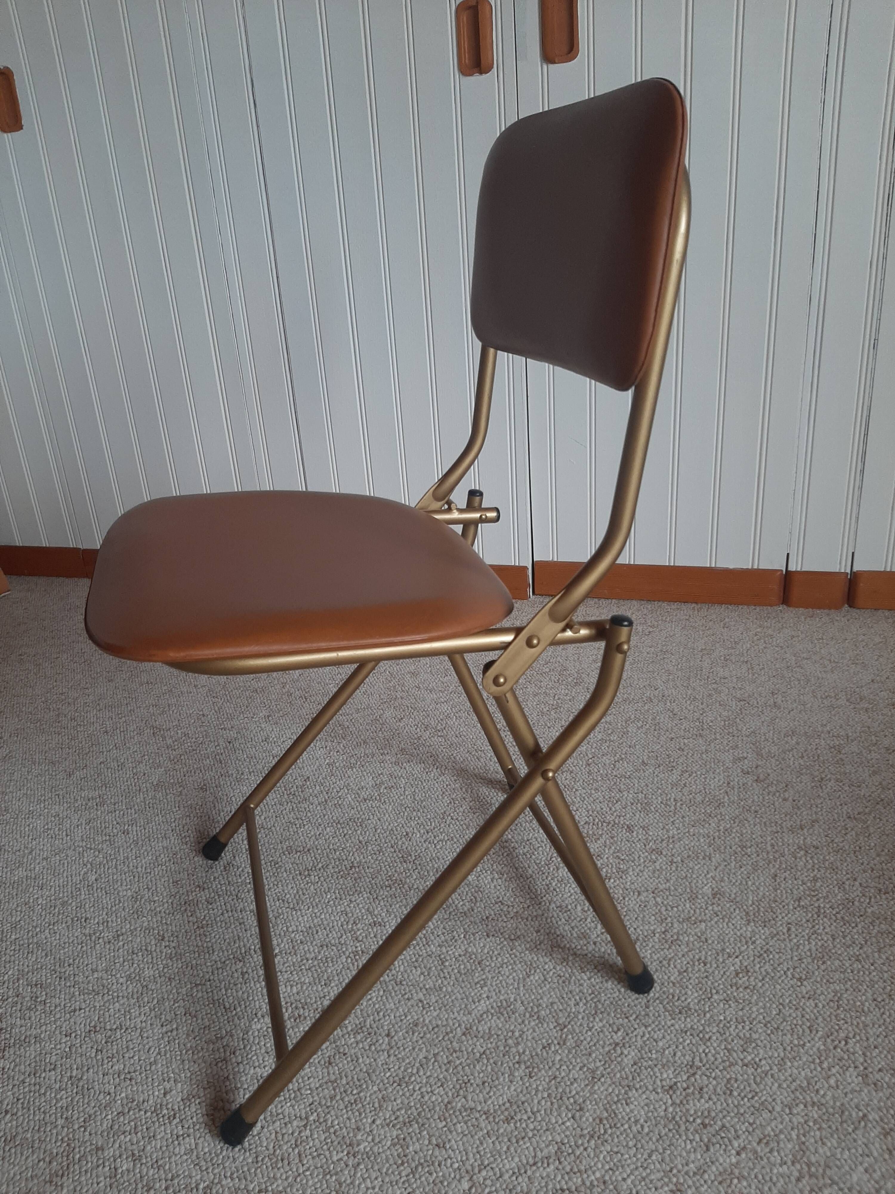 Chaise pliante structure tube et simili cuir