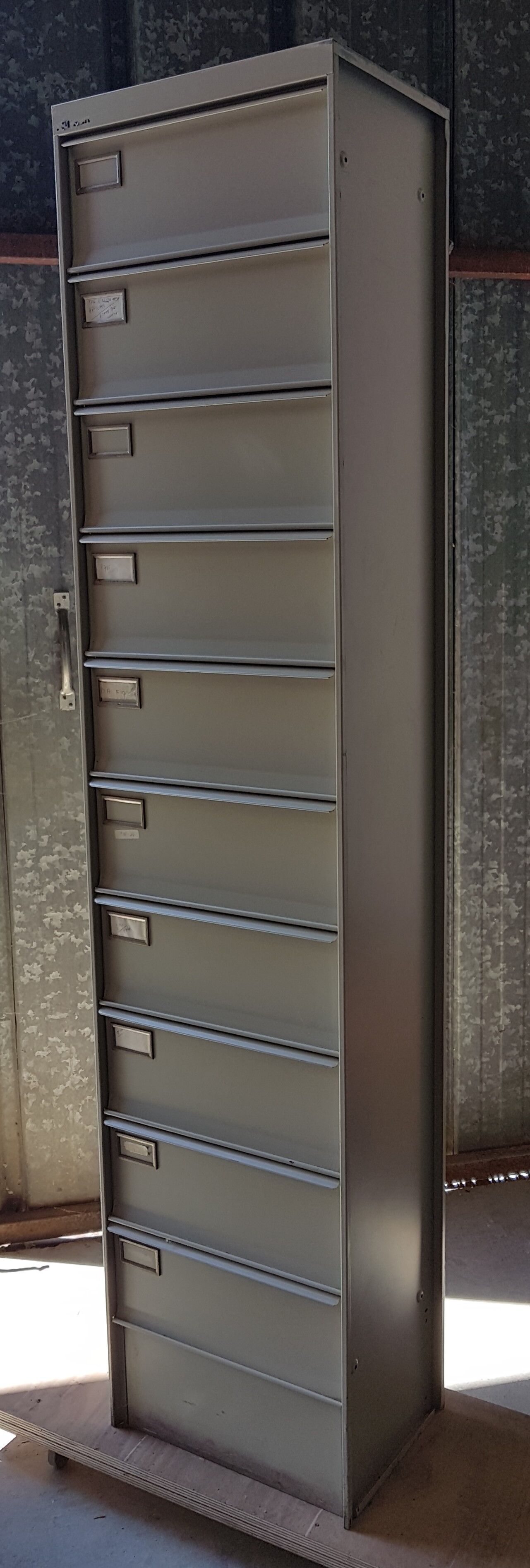 Armoire à clapet de la marque Sansen à 10 clapets