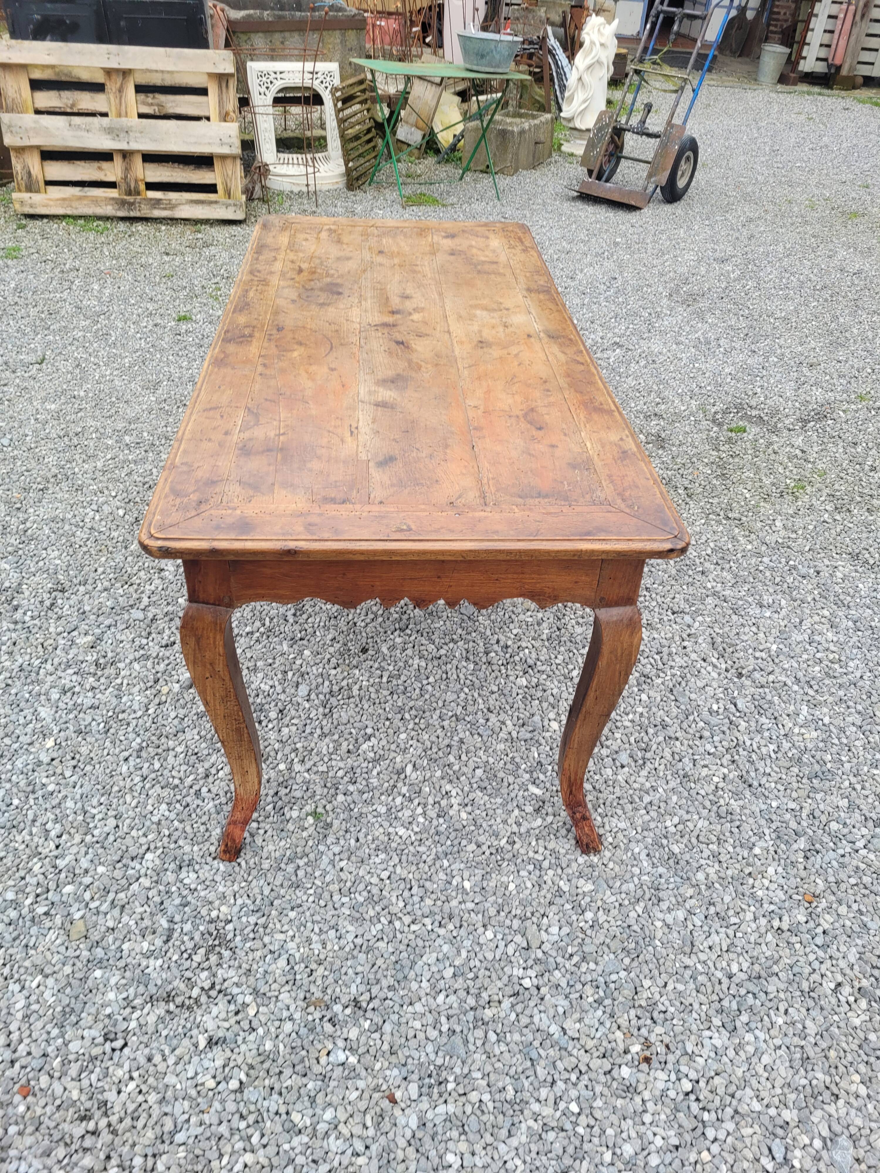 Table de ferme XVIIIème style Louis XV en merisier