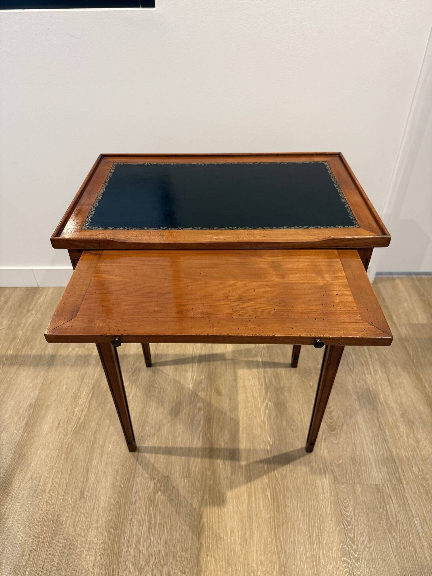 Bureau d'appoint style Louis XVI