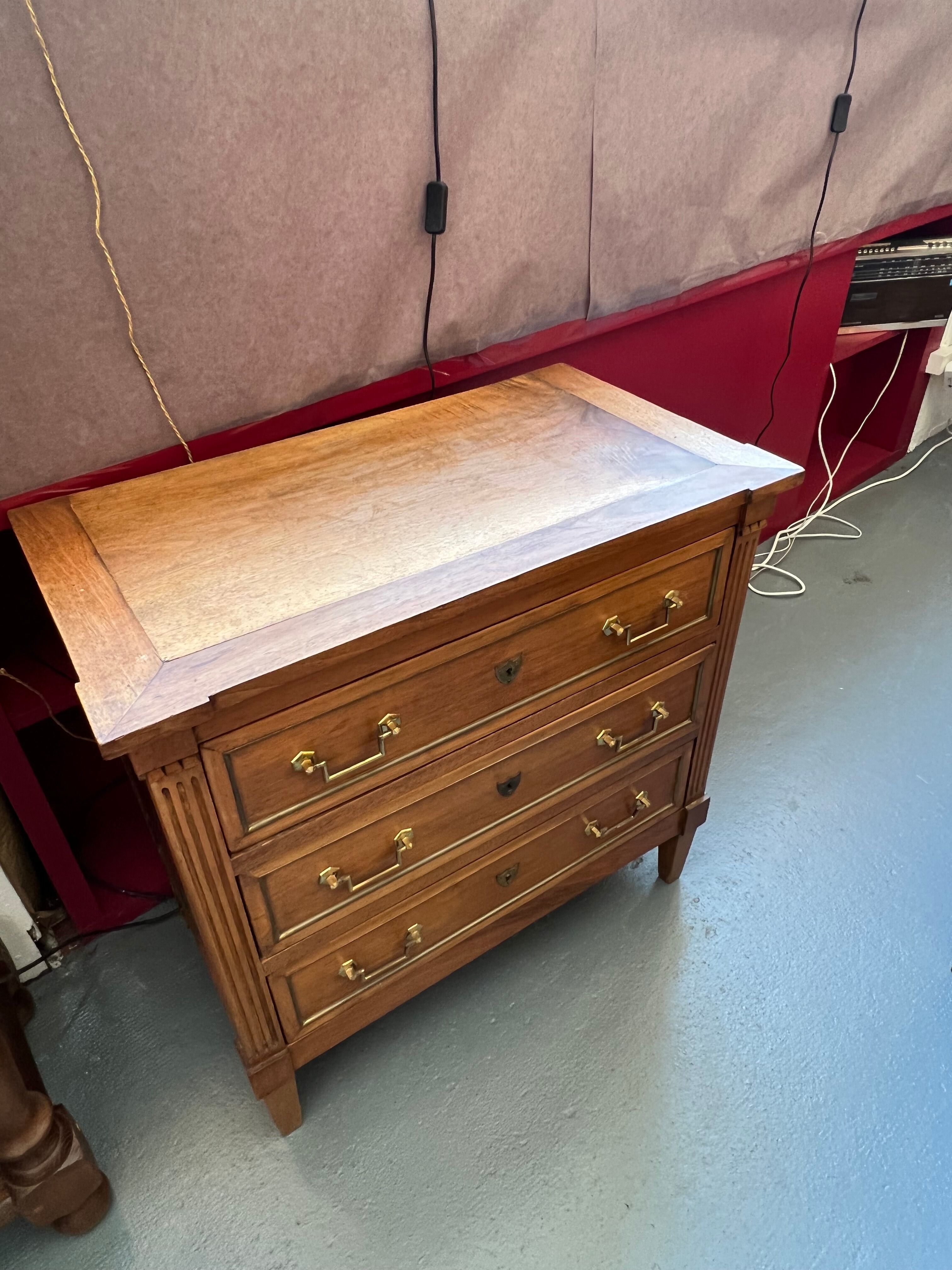 Chest of drawers louis XVI style, early twentieth in solid walnut