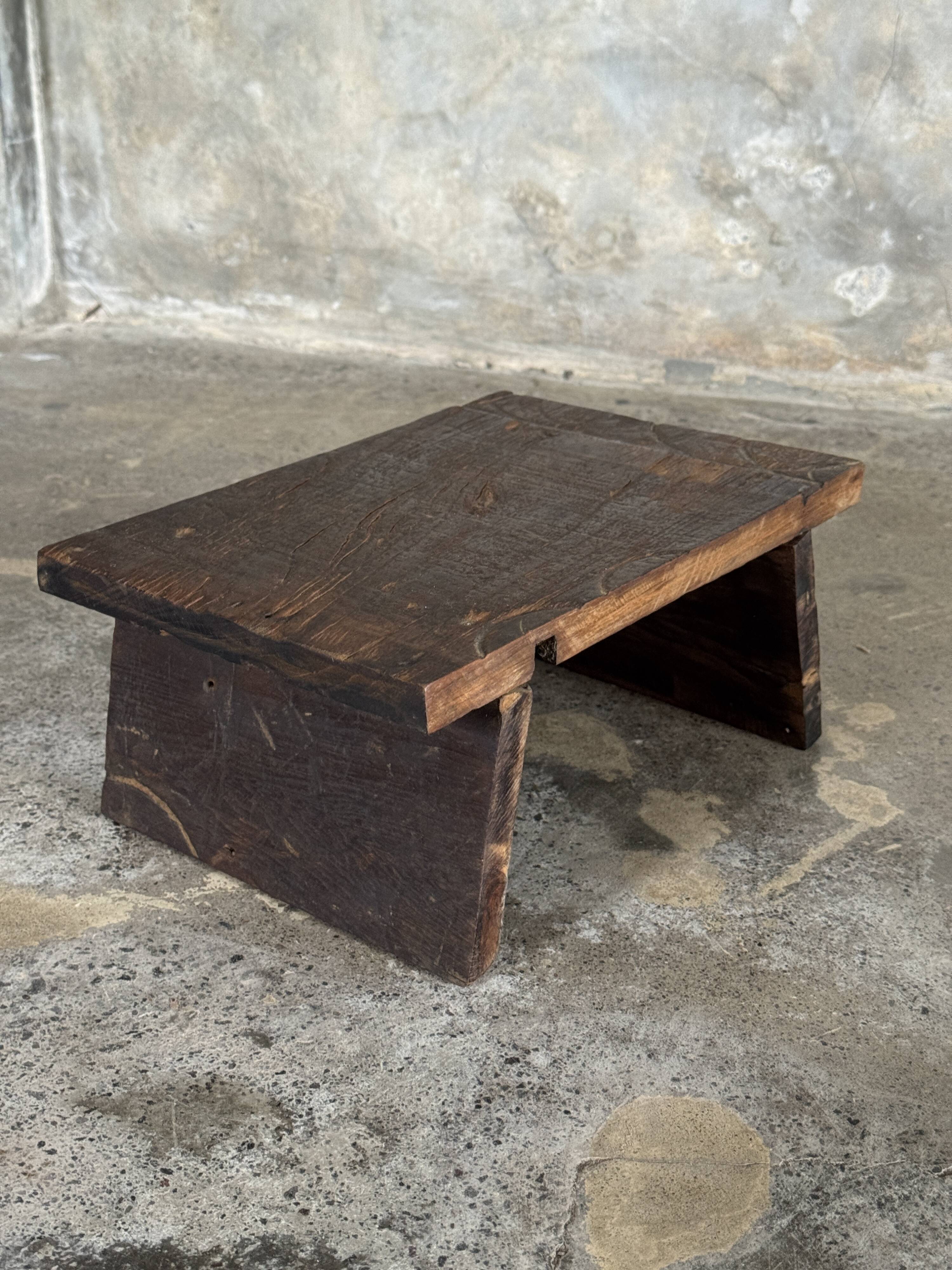 Small auxiliary stool in dark brown upcycled teak wood, engraved (3275)