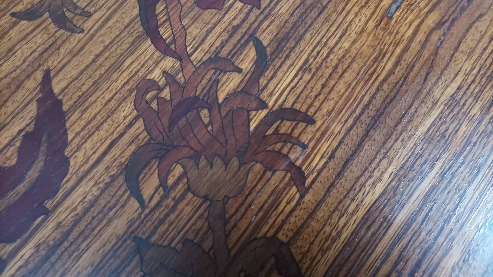 Guéridon Art Nouveau en marqueterie