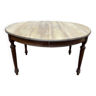 Table de salle à manger ovale de style Louis XVI en noyer