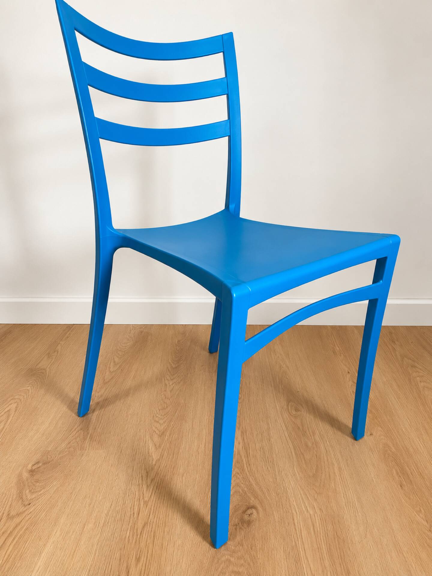Vintage blue set – 2 chairs and matching side table