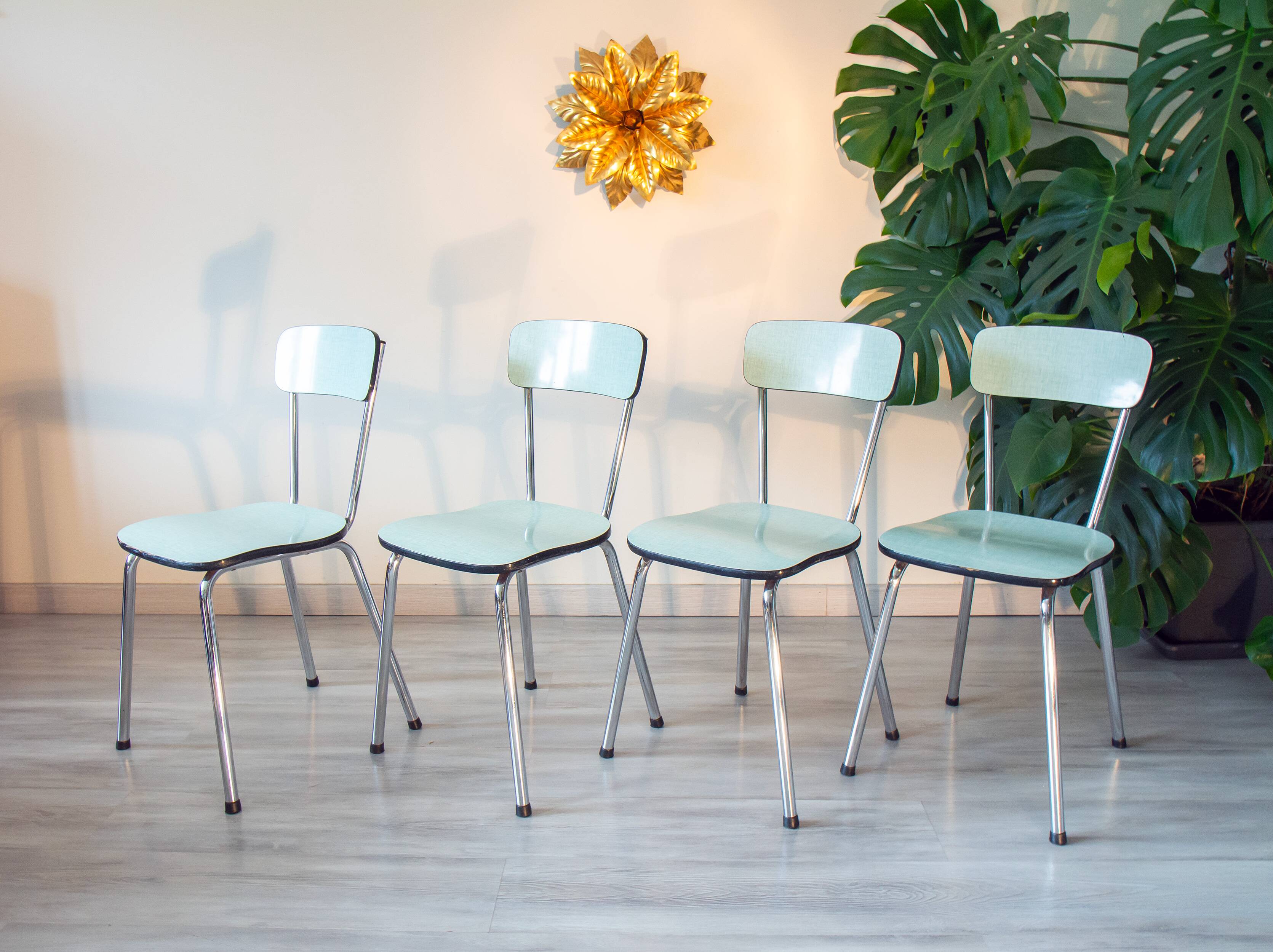 Ensemble table et chaises en formica vert d’eau 1960