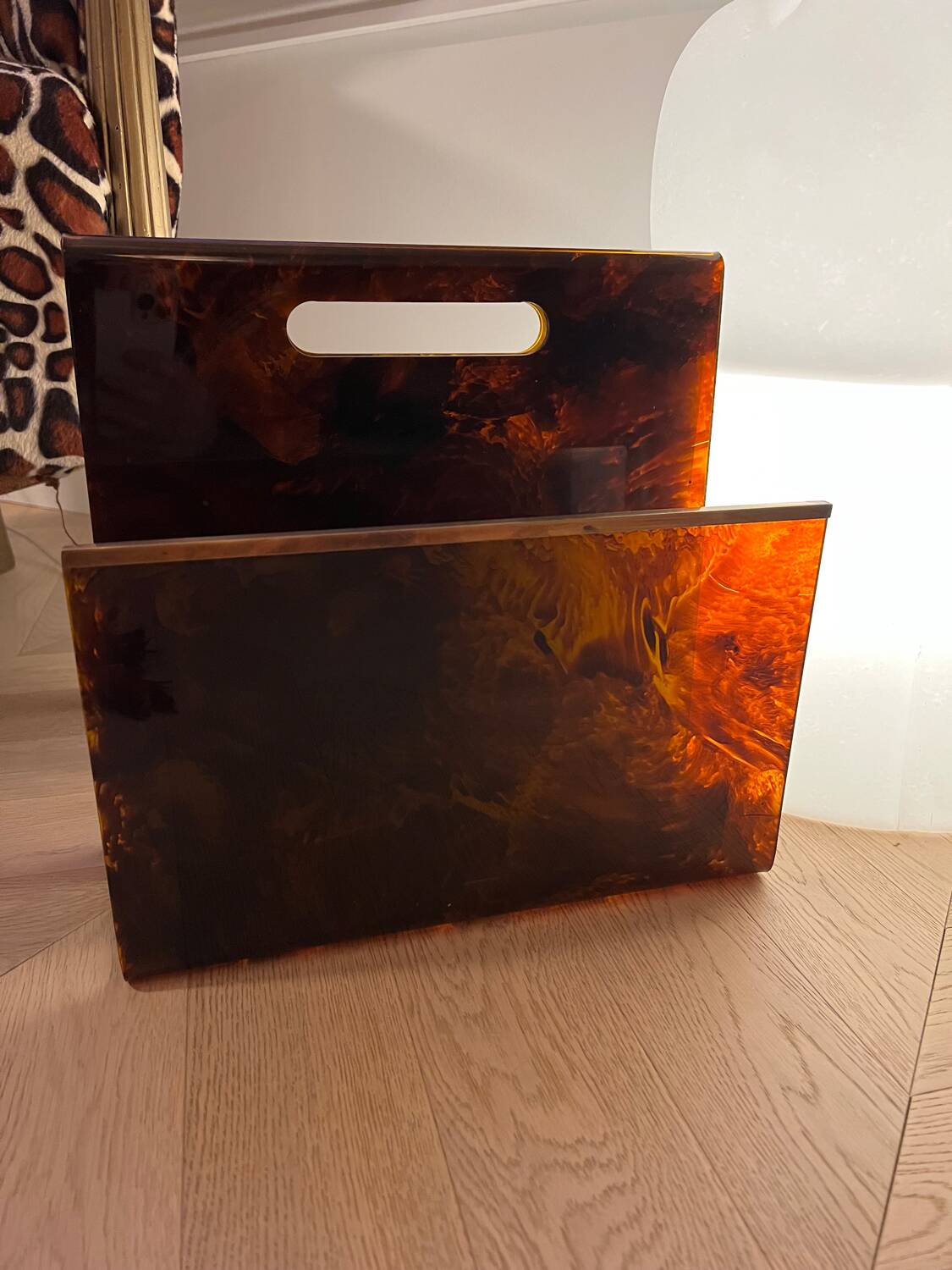 Plexiglas magazine holder