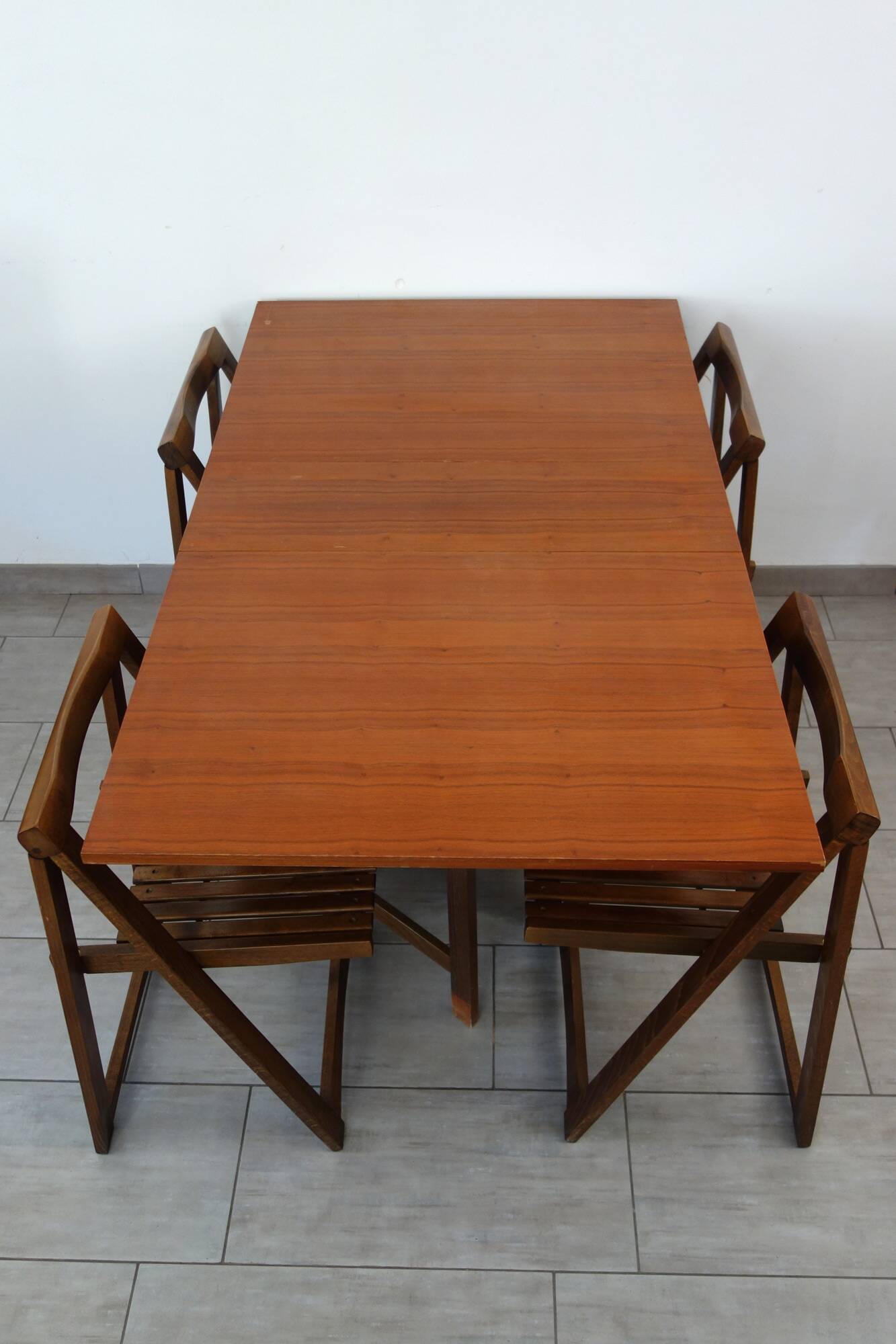 Drop-leaf table and 4 folding chairs, 1960