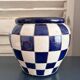 Vase, cache-pot à décor de damier