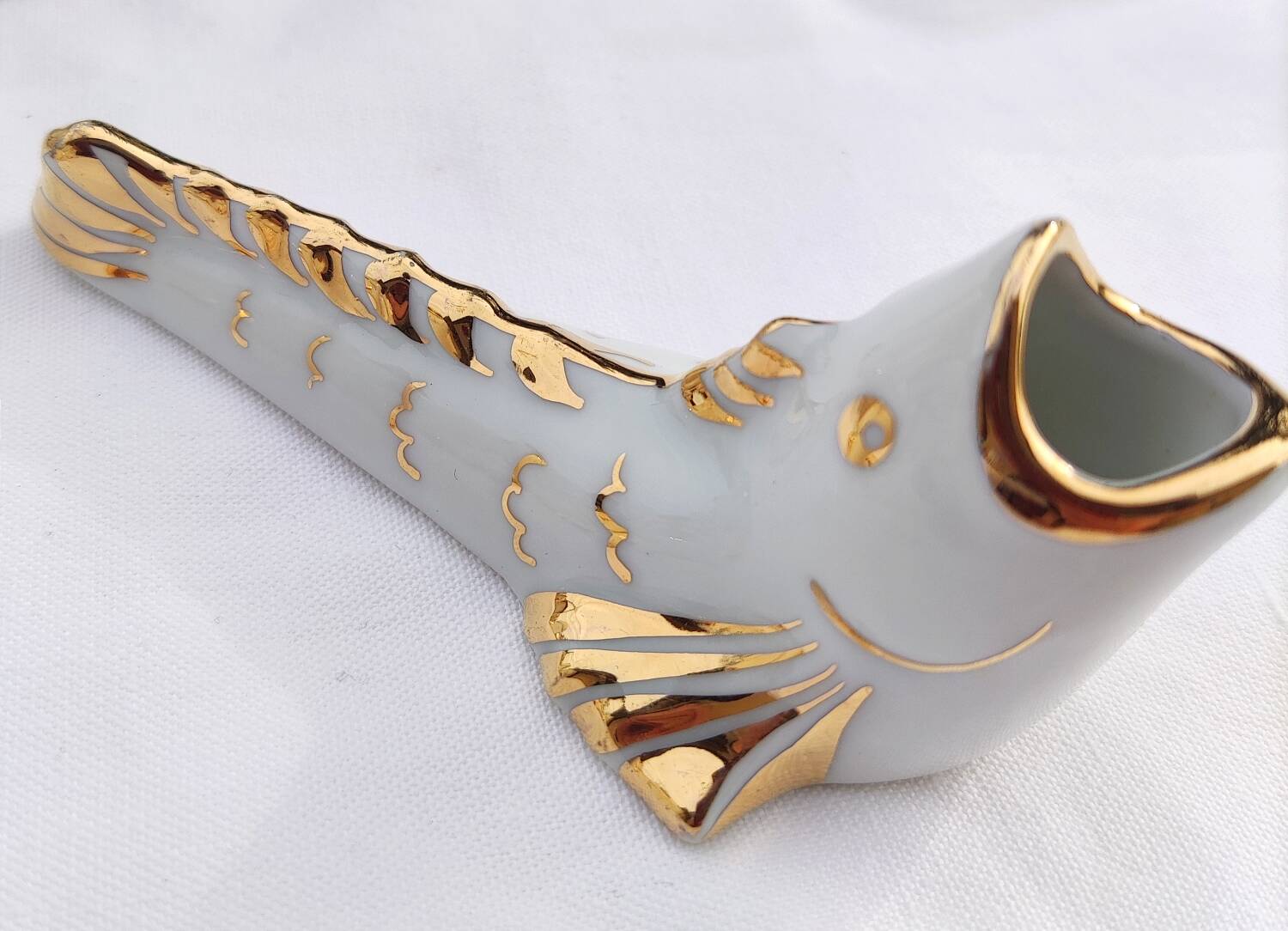 White and gold Limoges porcelain knife rests - animal motif: fish