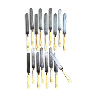 17 knives in steel, silver and monogrammed bone JE, late nineteenth century