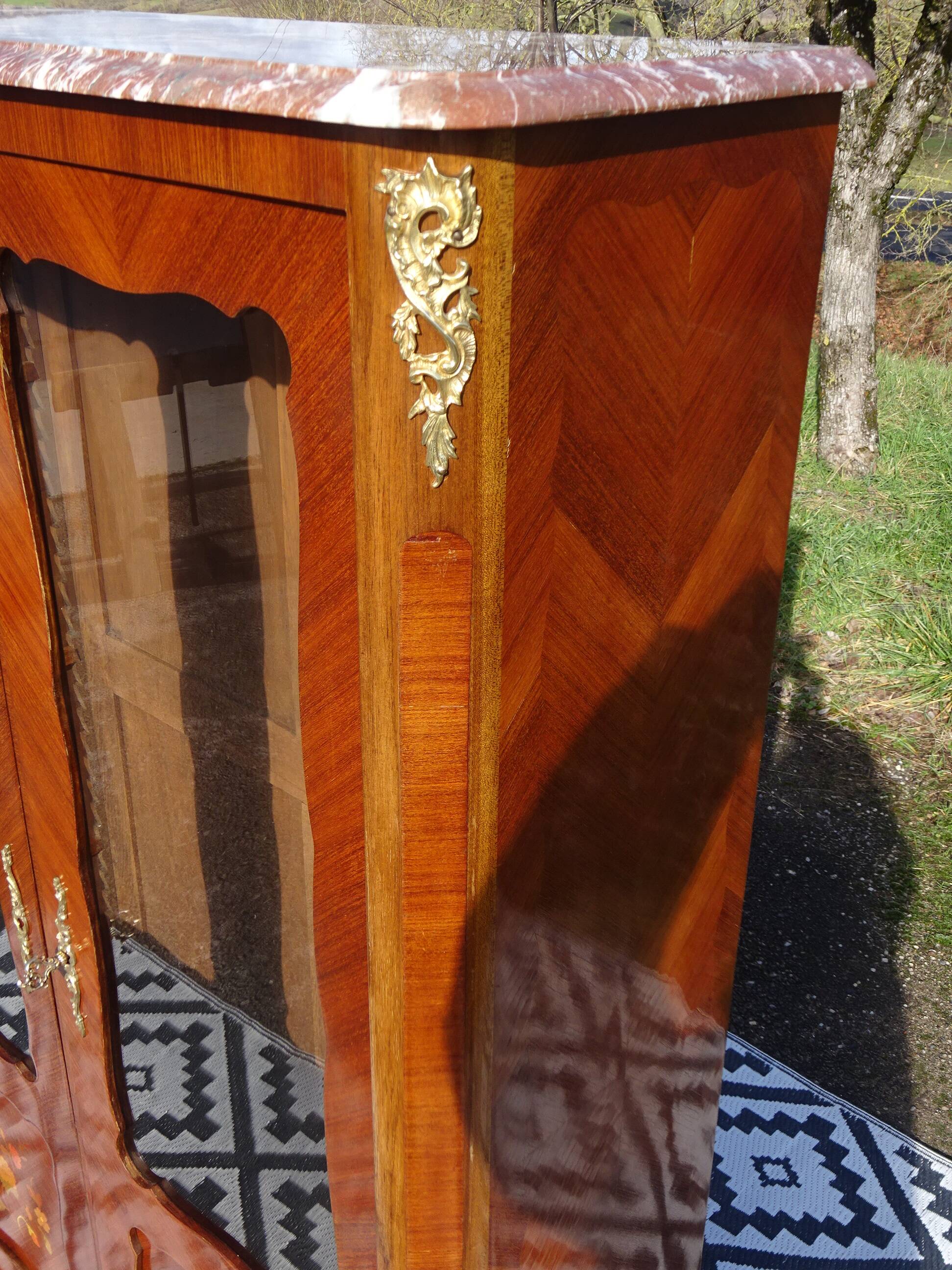 Glass library with rosewood marquetry in the Louis XV style.