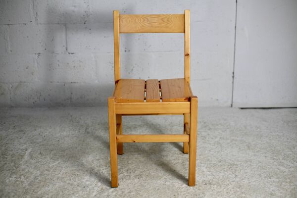 Charlotte Perriand (séléction de ) pour Les Arcs, set de 4 chaises, France,  circa 196