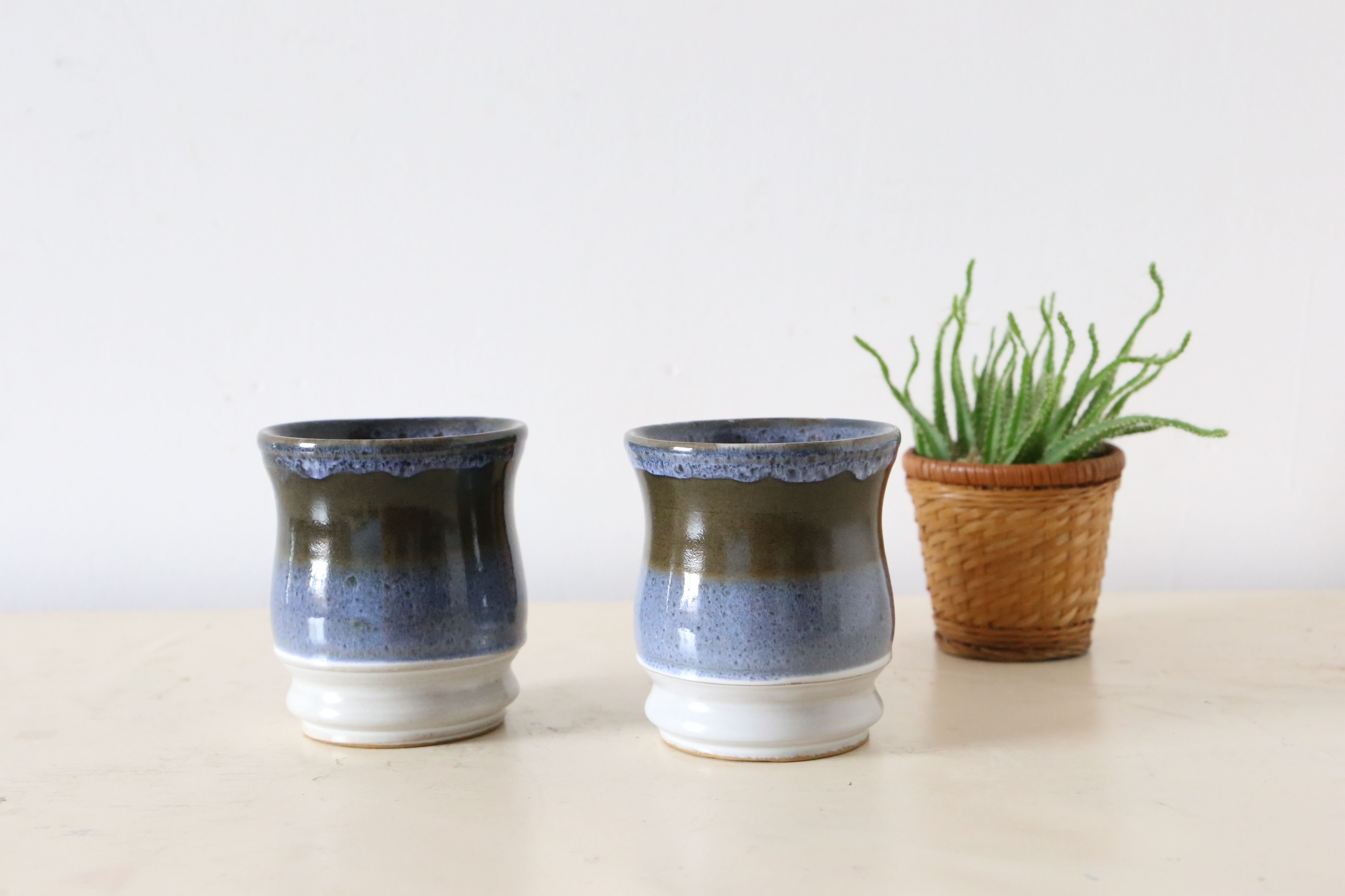 Set of 2 mugs in stoneware, artisanal pottery, made in England, vintage, 1980