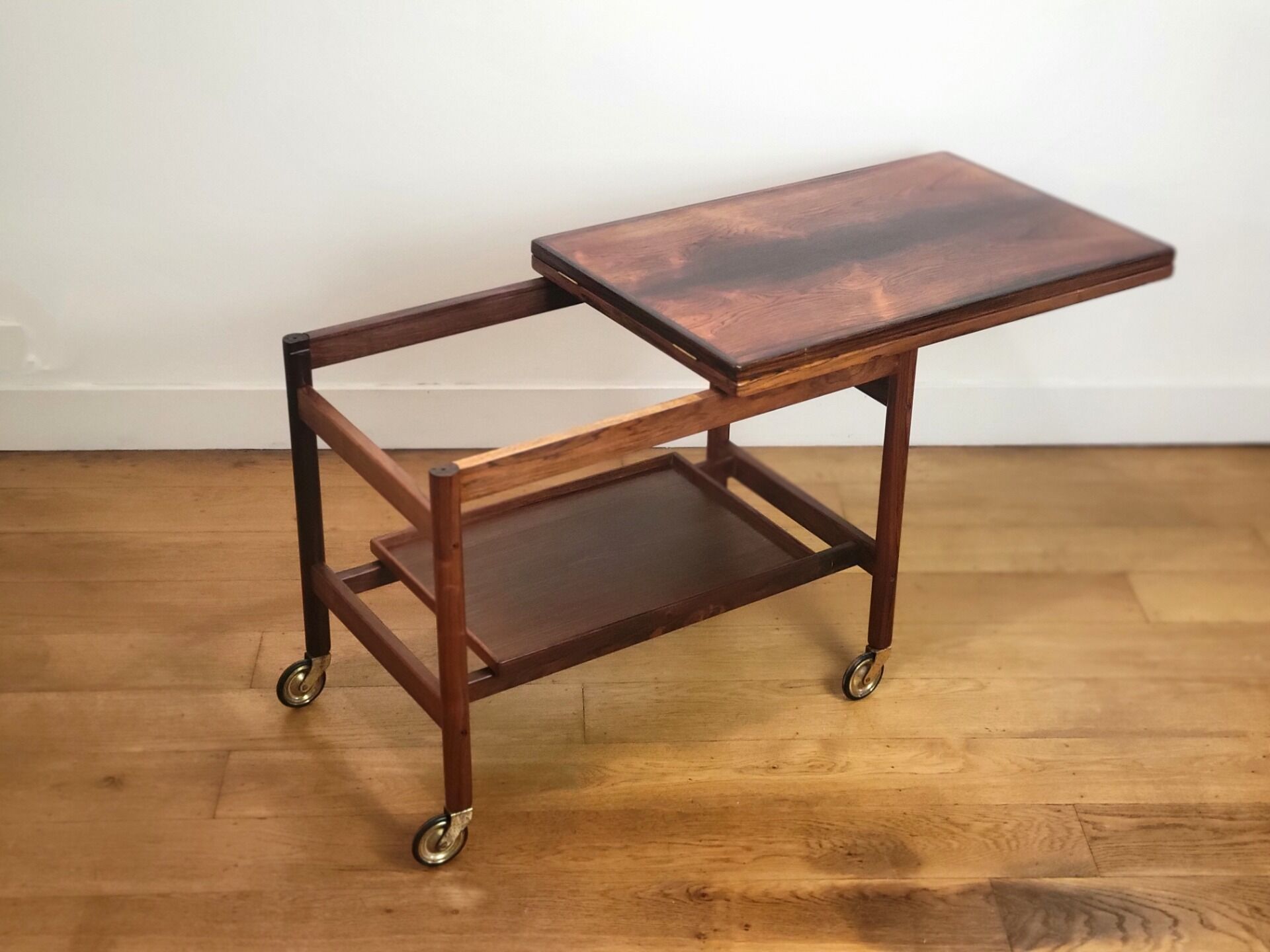 Trolley danois extensible par Kurt Østervig pour Jason Møbler en palissandre.