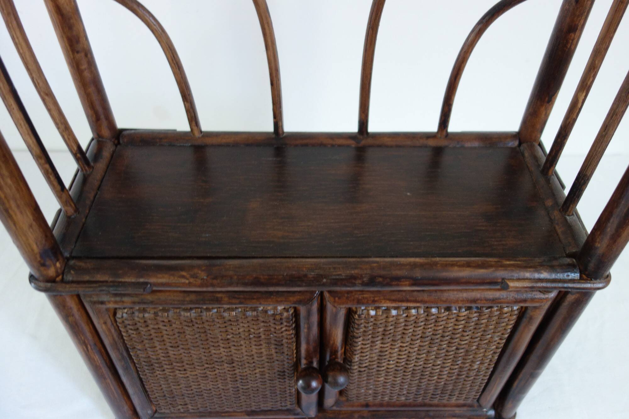 Petite étagère en rotin vintage