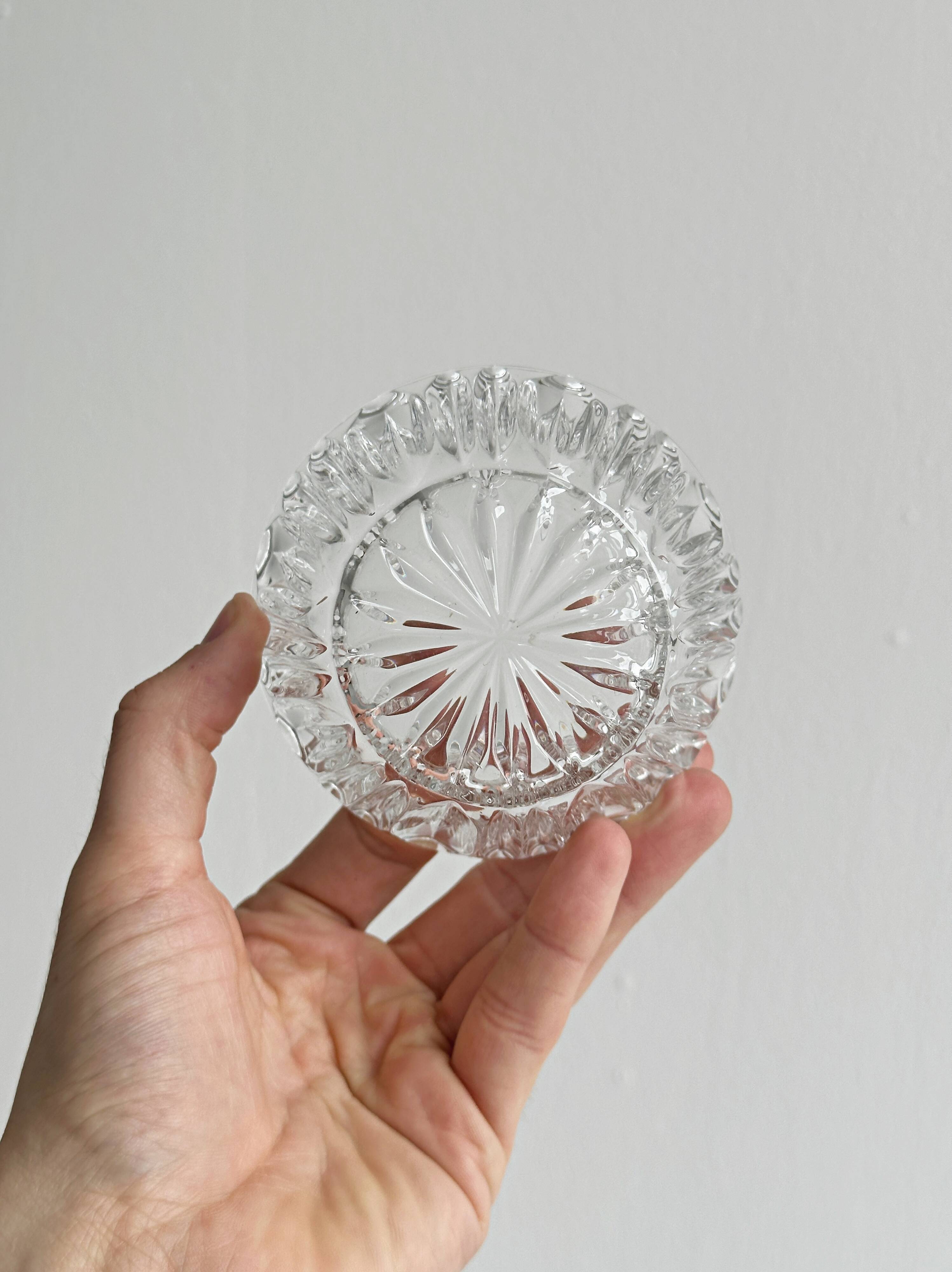 Beurrier en verre taillé et métal