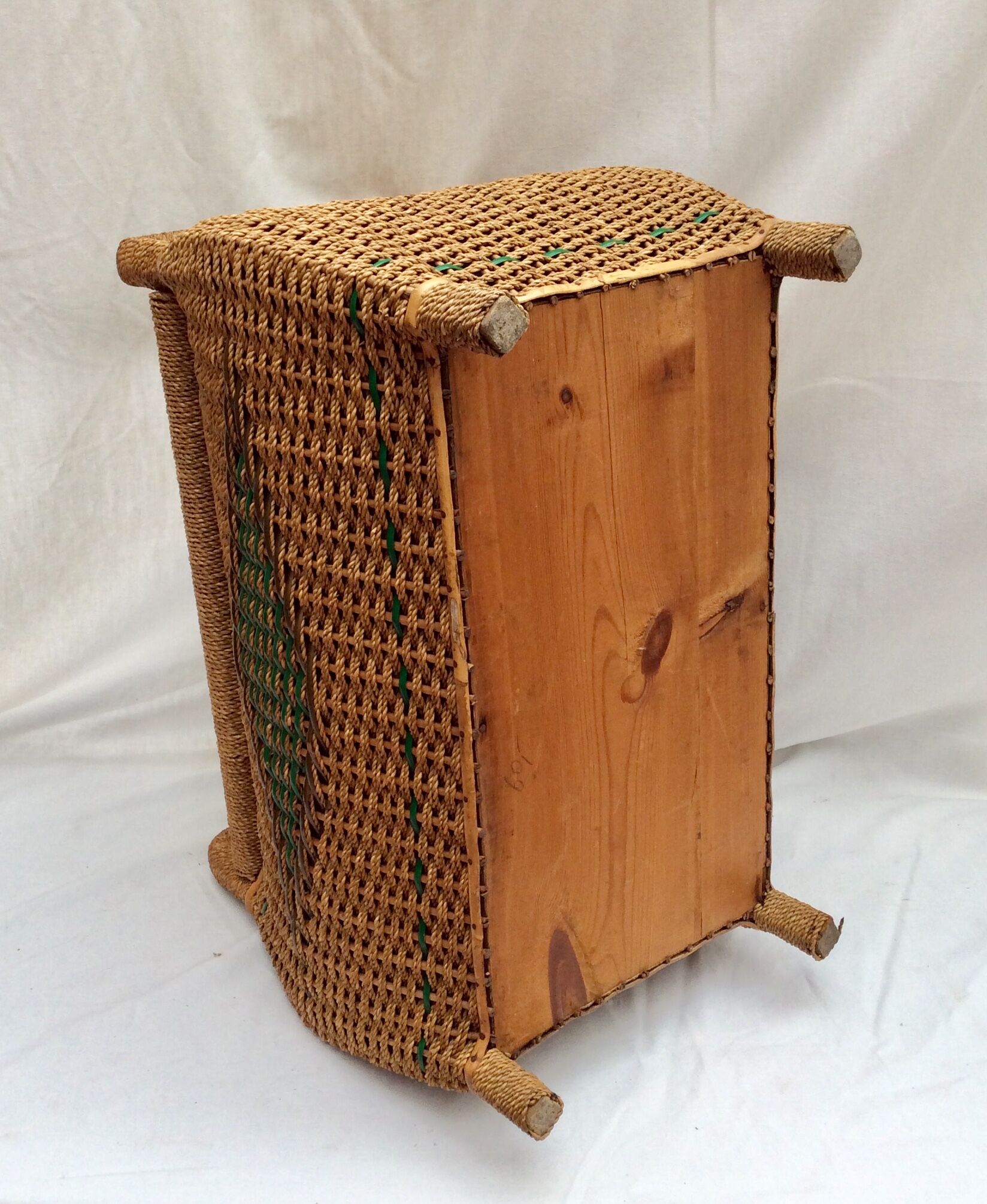 Playing box with two handles towards 1960s dimension: height -46.5cm- width -60cm-Pr-37