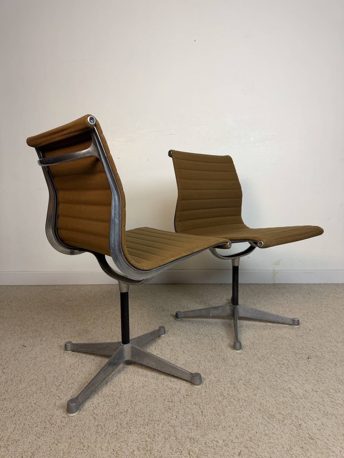 Lot de 5 chaises Herman Miller Aluminium Group – Charles & Ray Eames