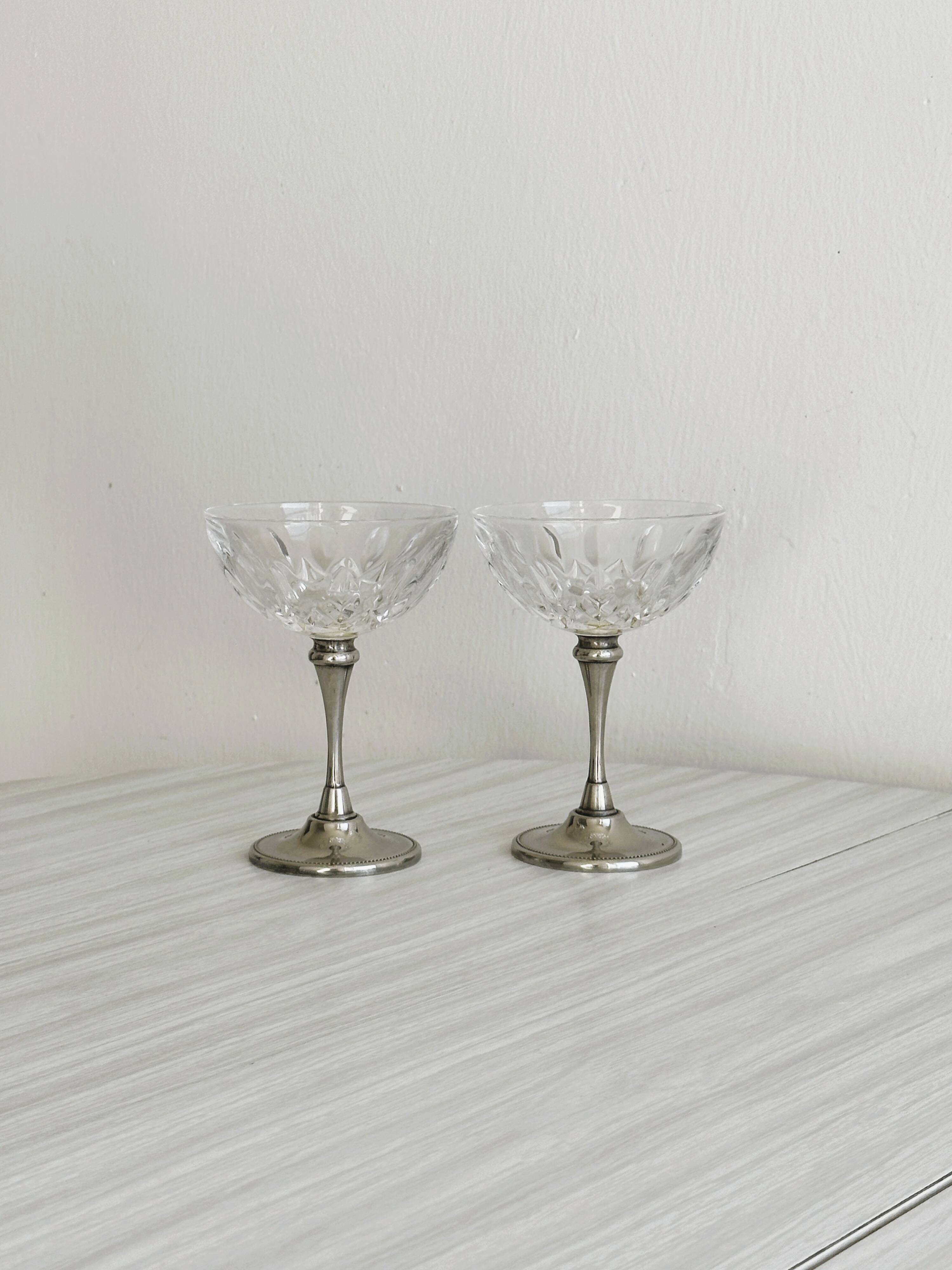 Set of 2 vintage glasses in metal and thick chiseled glass