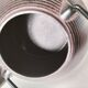 Théière japonaise en fonte couleur chocolat noir avec son support
