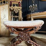 Paire de curules de la fin du xixe en bois sculpté de style Louis xv