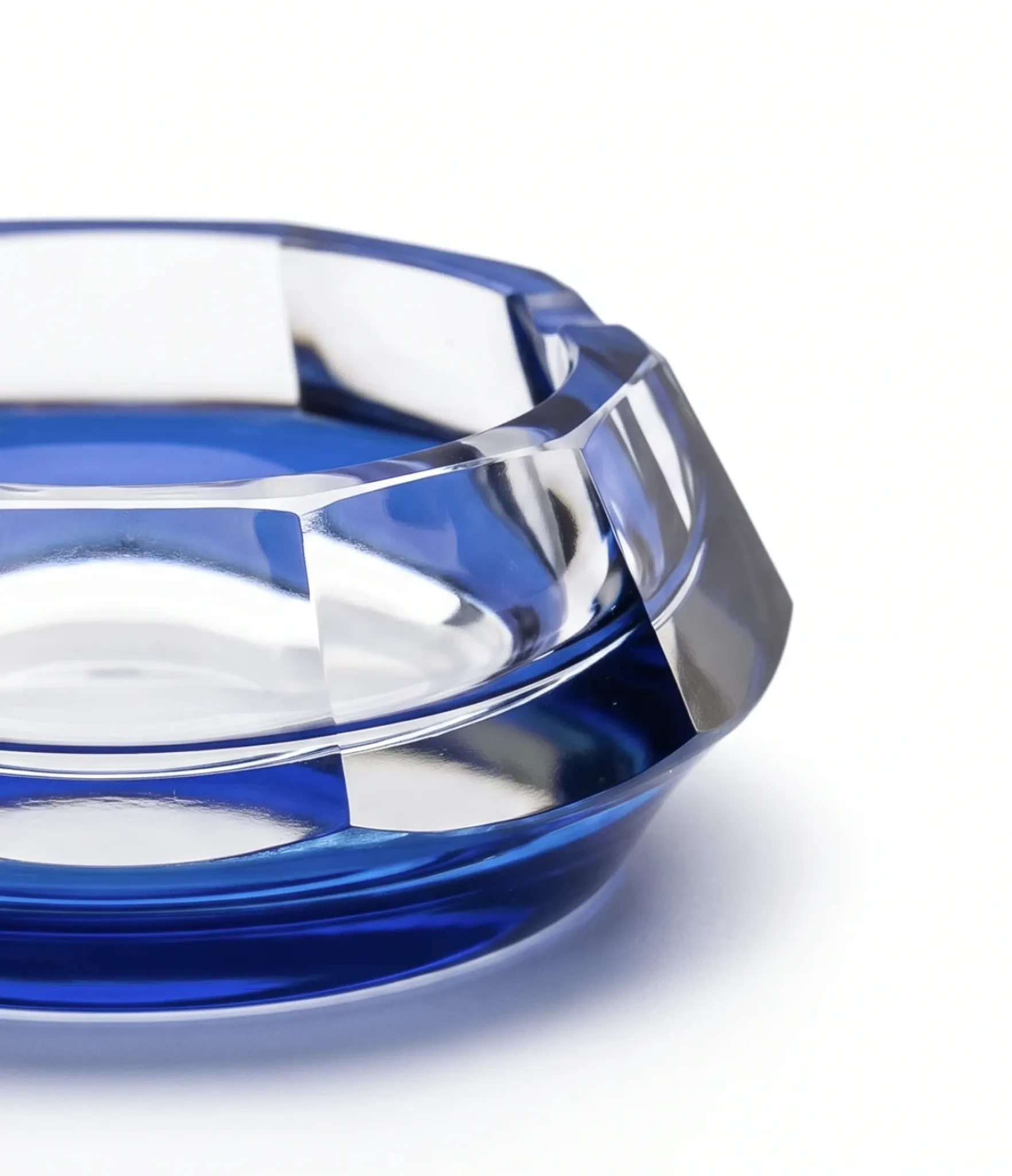 Vintage ashtray in solid cobalt blue and transparent glass, Murano style.