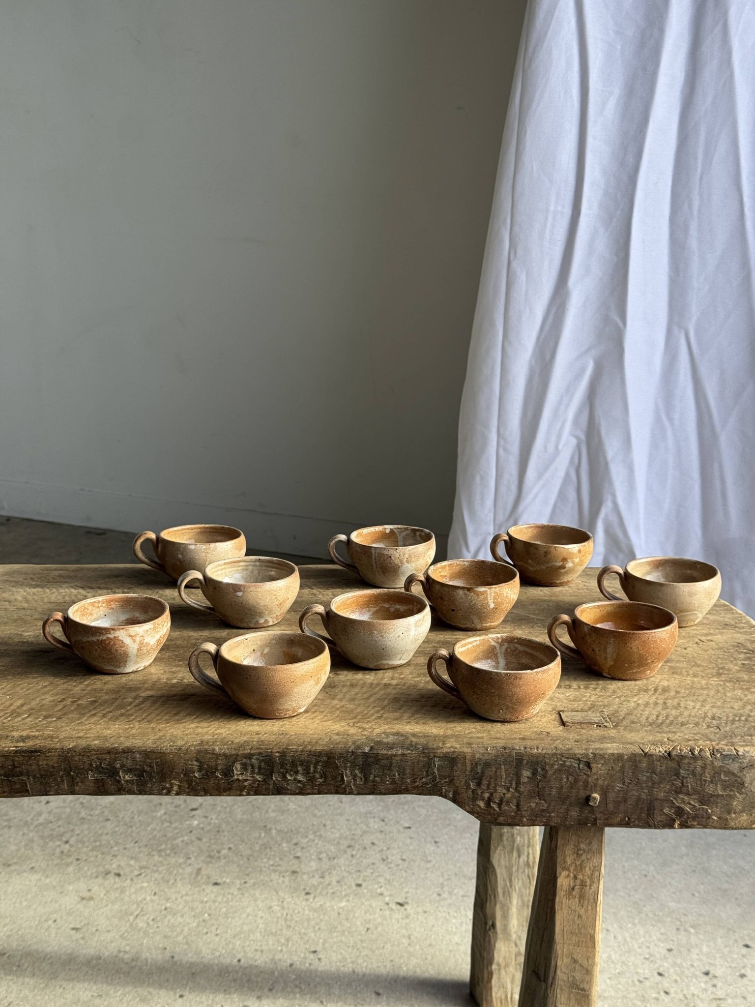 11 tasses à café vintage en grès mat brut