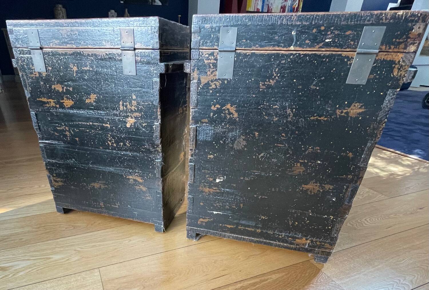 2 Chinese cabinets (a set of 2)