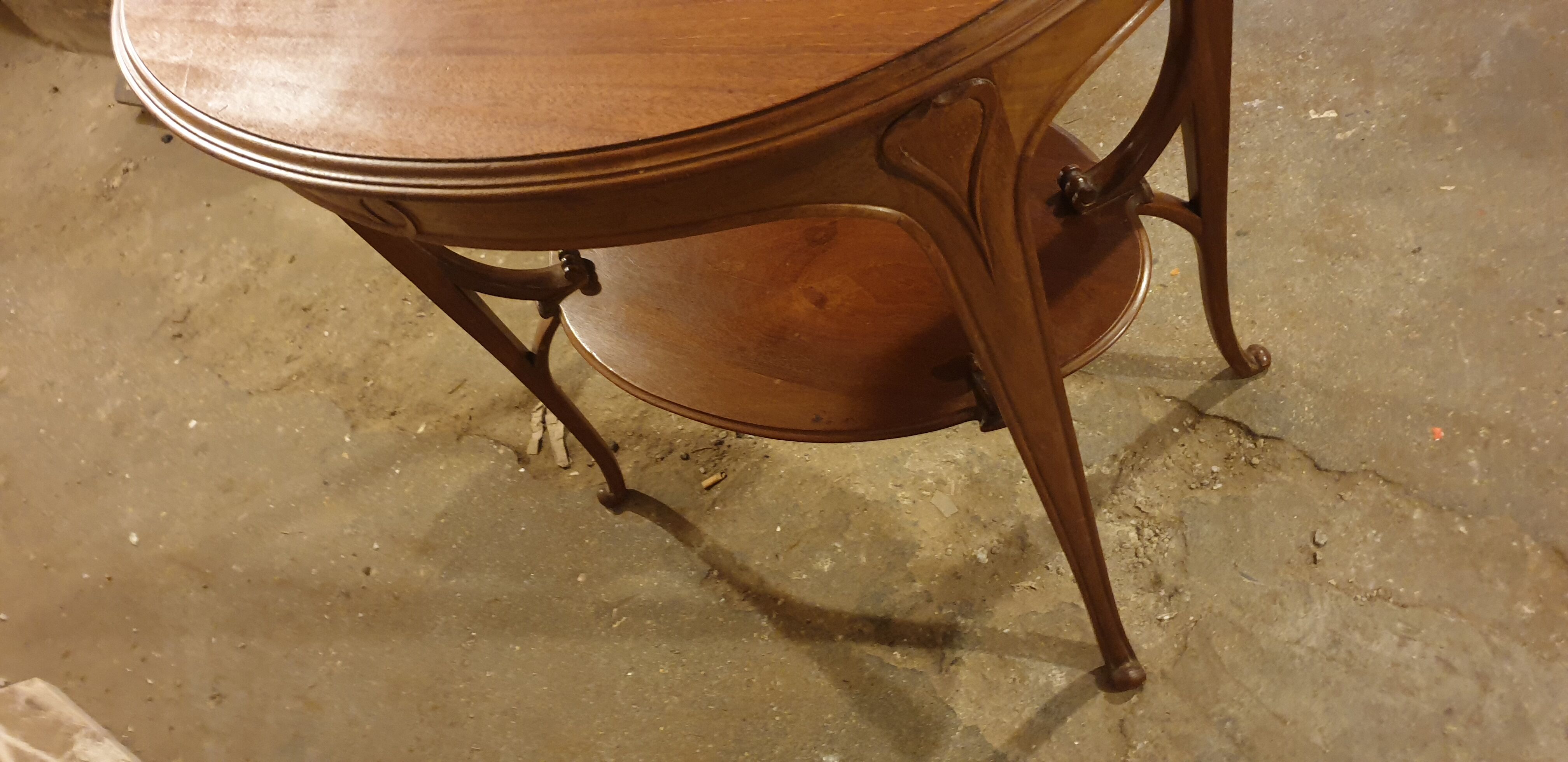 Table à thé époque art nouveau en accajou massif