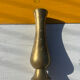 Vase soliflore vintage en laiton gravé