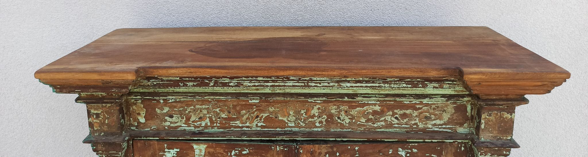 Old wooden cabinet - 2 doors and 1 drawer
