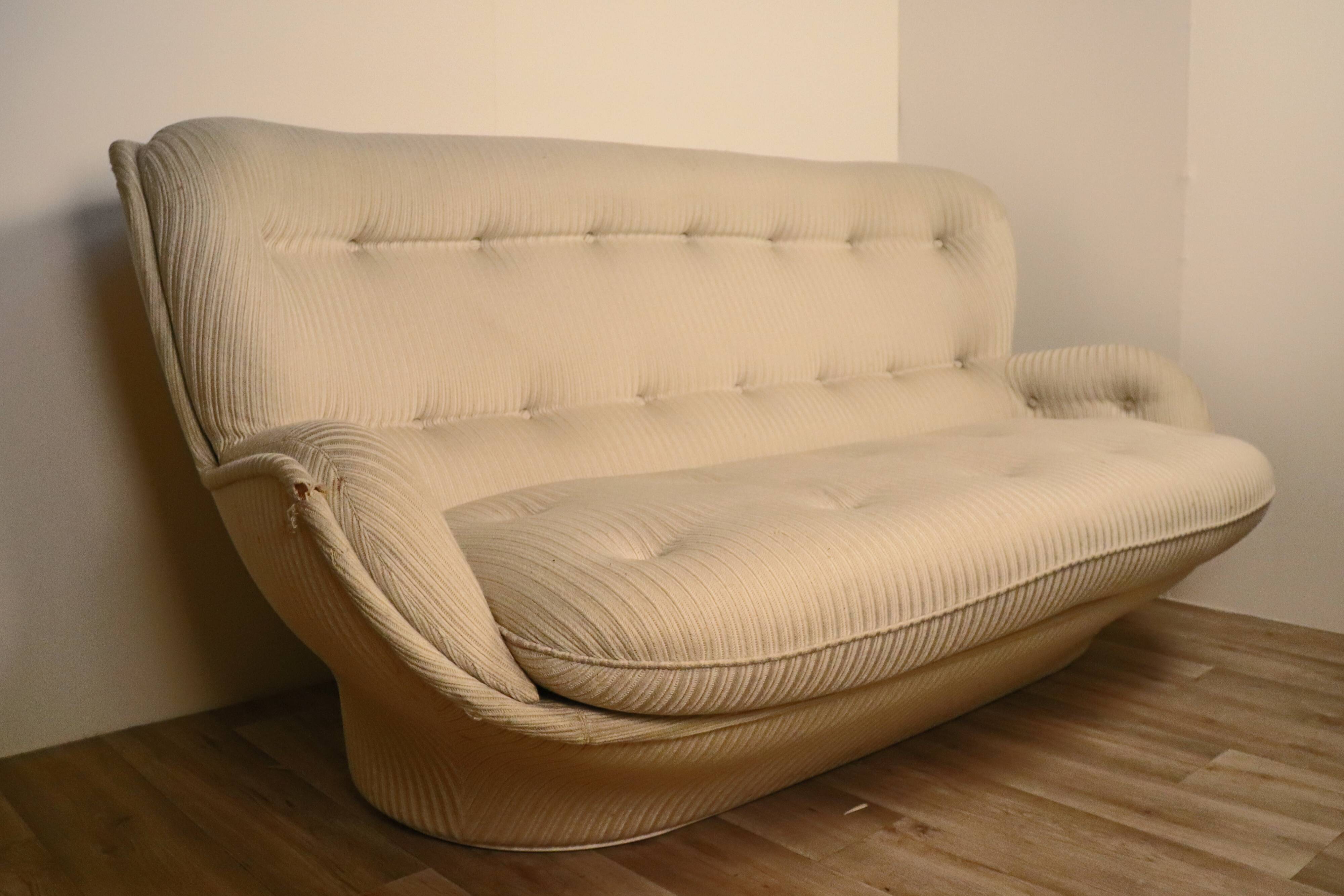 Vintage sofa "Karaté" by Michel Cadestin Airborne edition 1970
